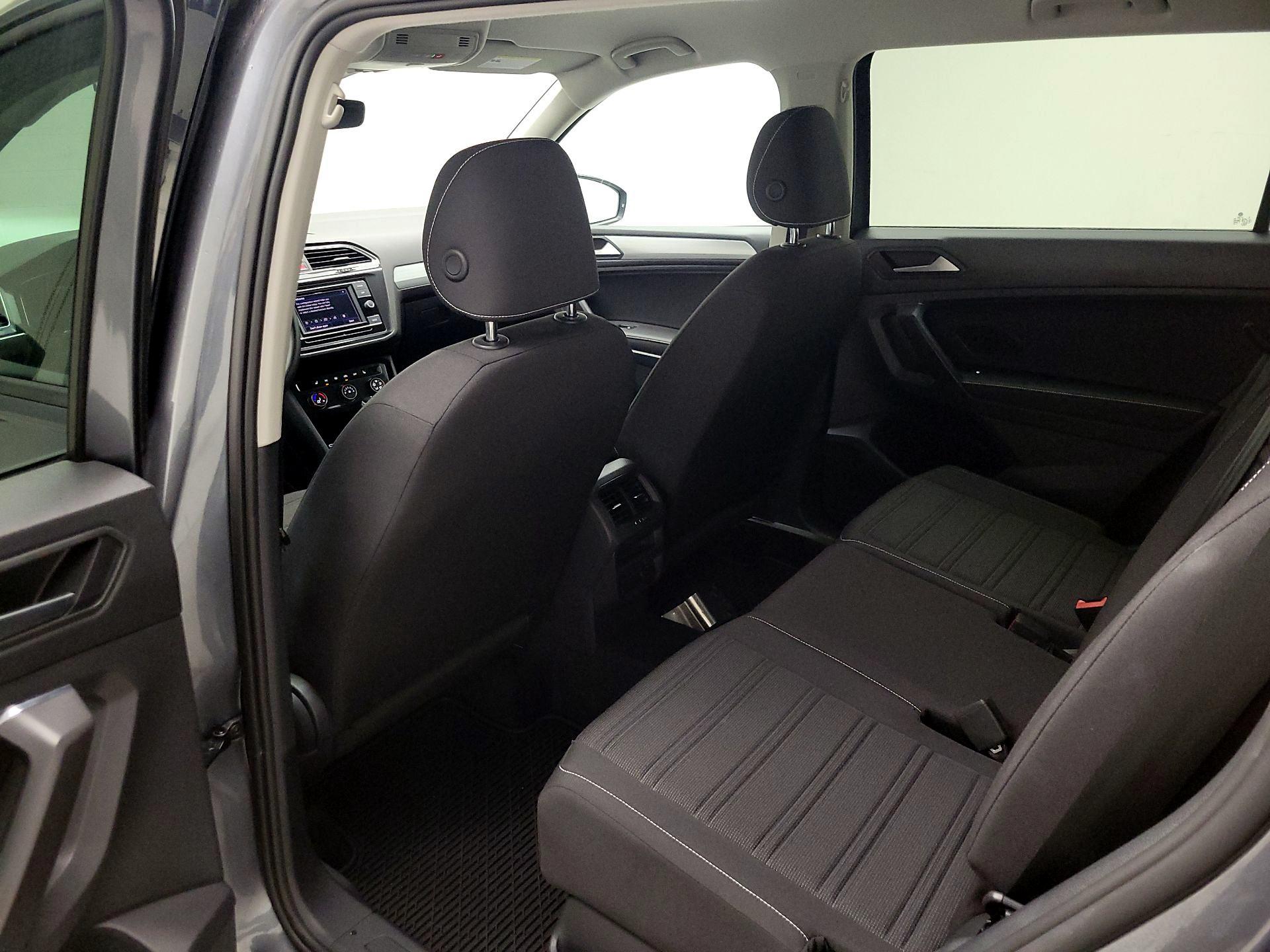 Thumbnail: 2022 Volkswagen Tiguan - 17