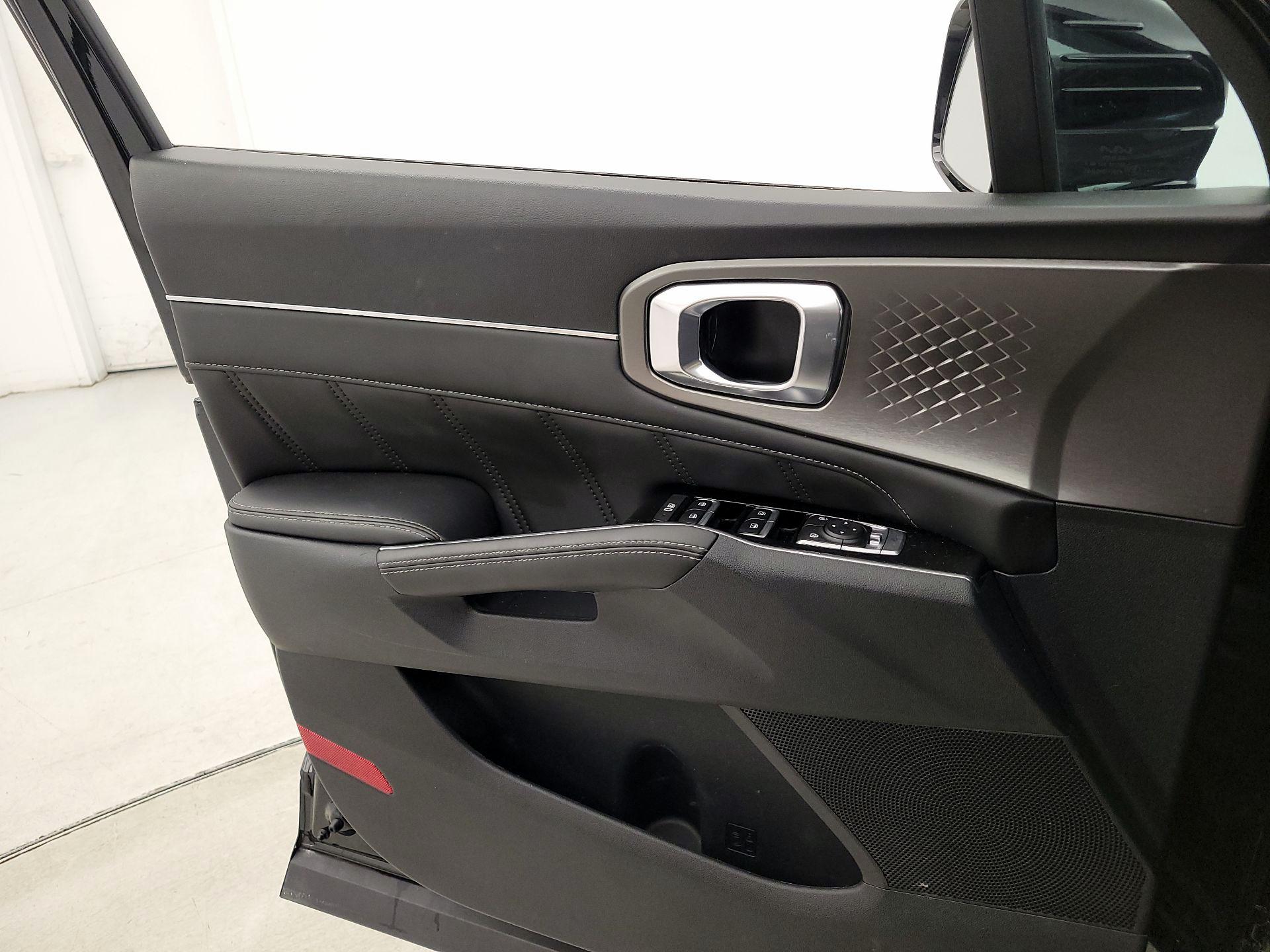 Thumbnail: 2023 Kia Sorento - 12