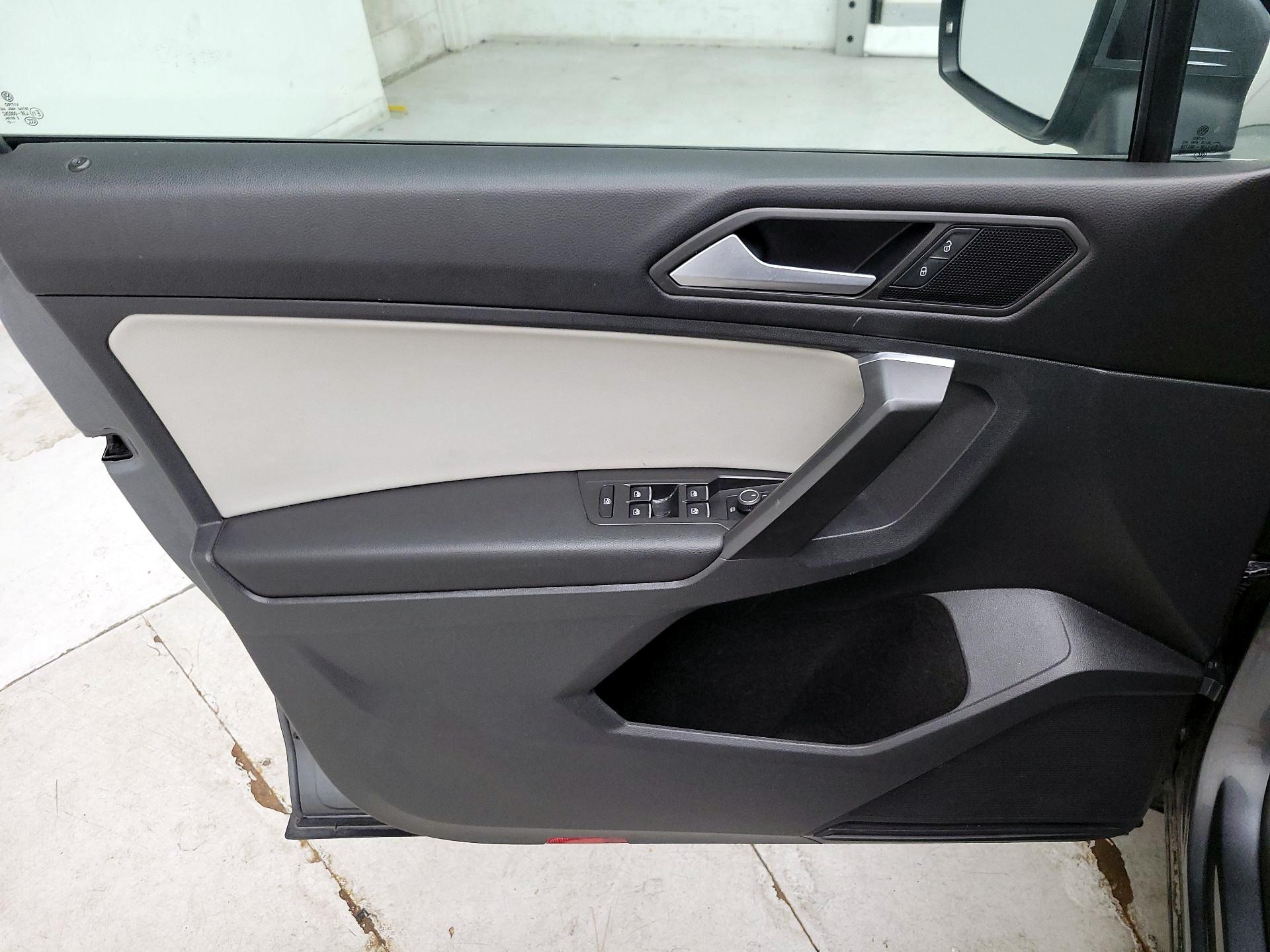 Thumbnail: 2021 Volkswagen Tiguan - 10