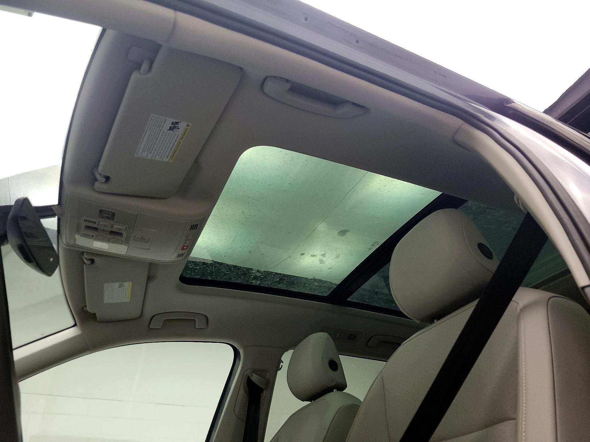 Thumbnail: 2021 Volkswagen Tiguan - 17