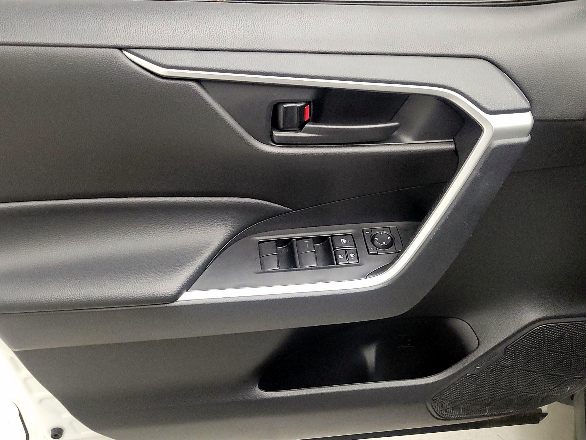 Thumbnail: 2024 Toyota RAV4 - 10