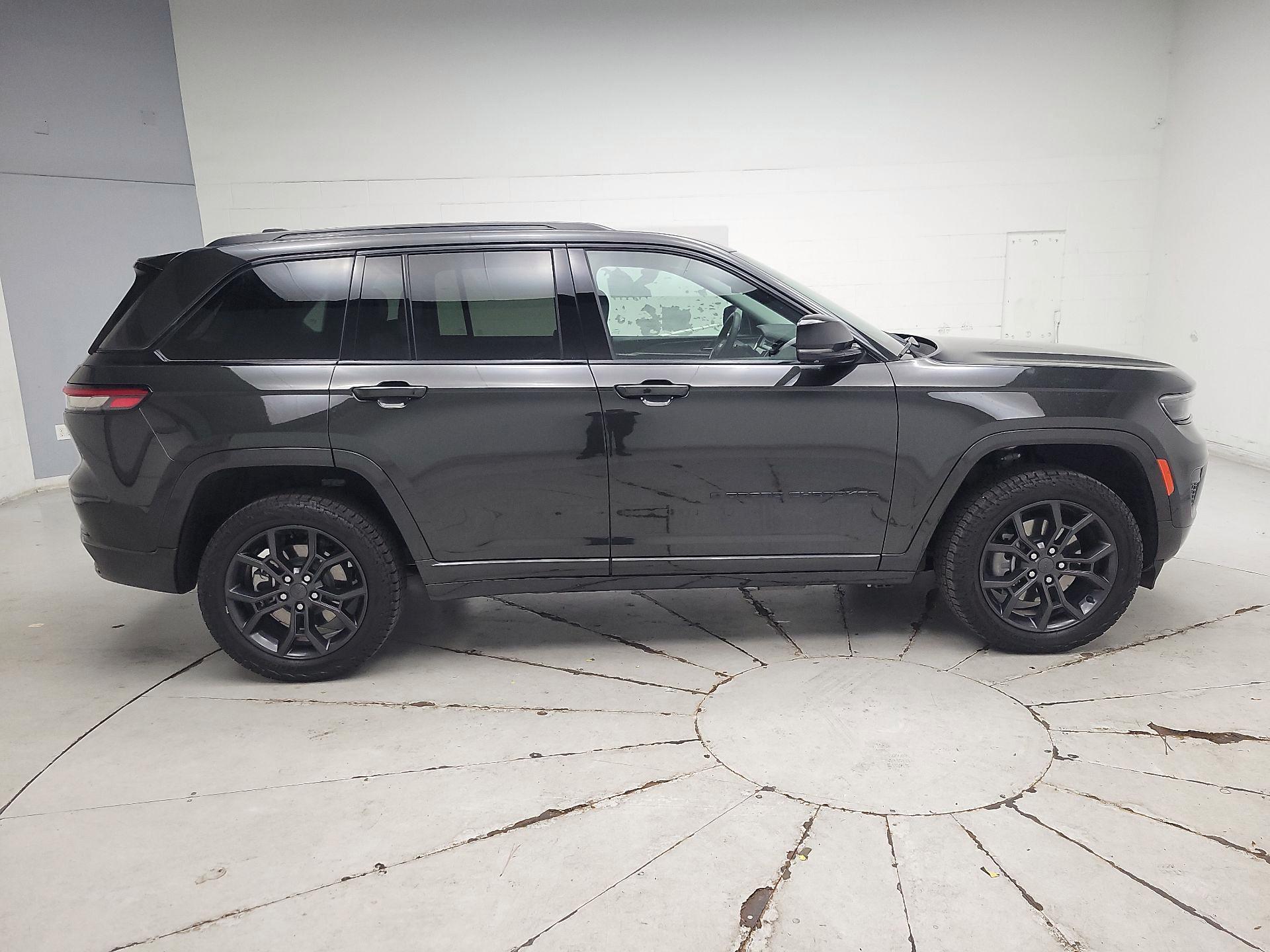 Thumbnail: 2023 Jeep Grand Cherokee - 4