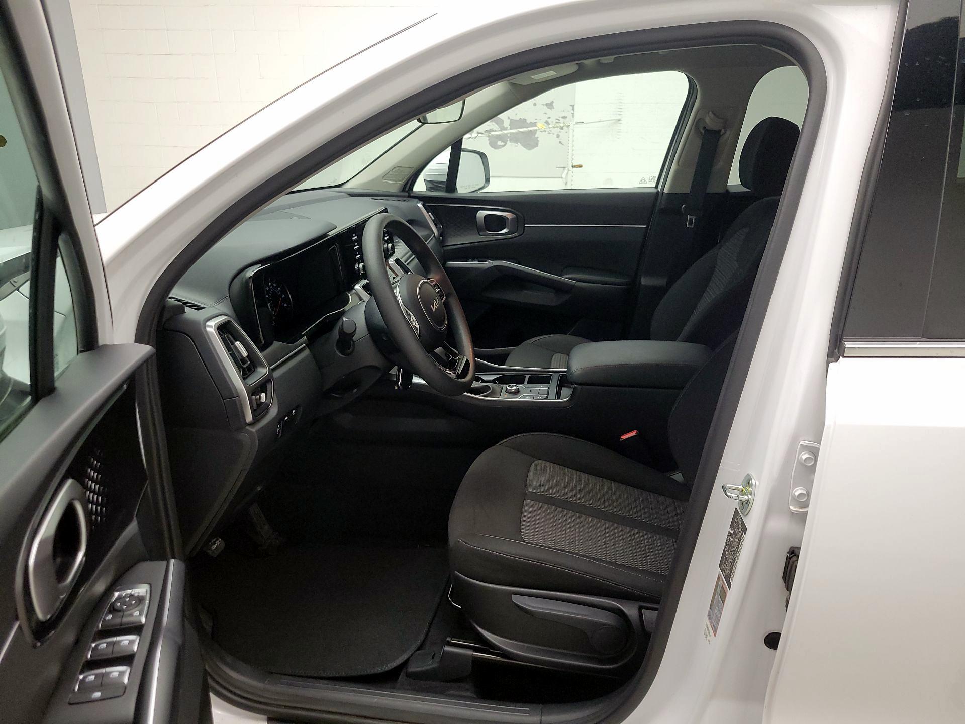 Thumbnail: 2022 Kia Sorento - 9