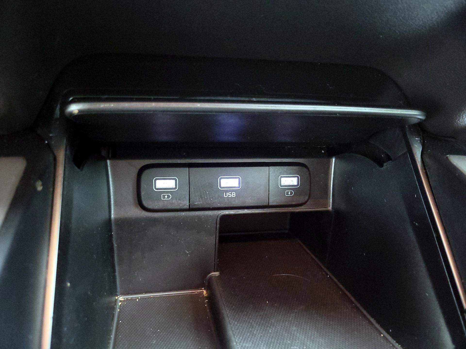 Thumbnail: 2022 Kia Sorento - 16