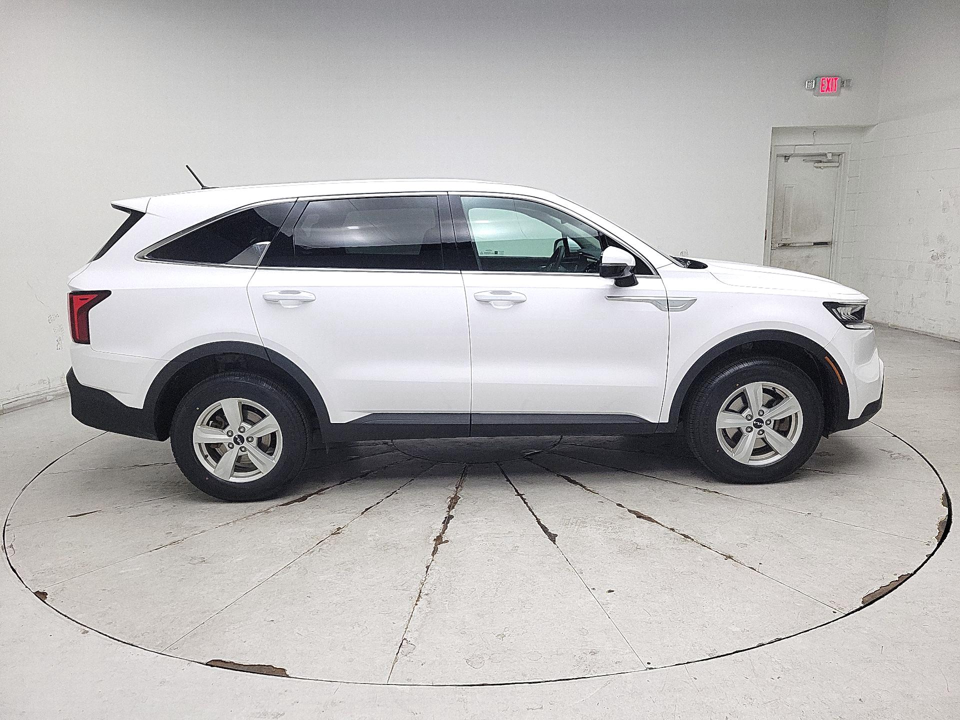 Thumbnail: 2022 Kia Sorento - 4