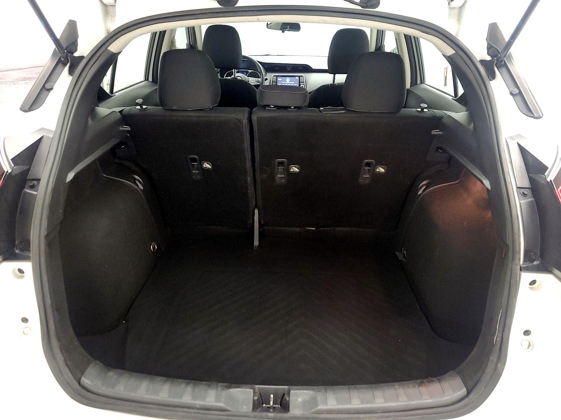 Thumbnail: 2021 Nissan Kicks - 18