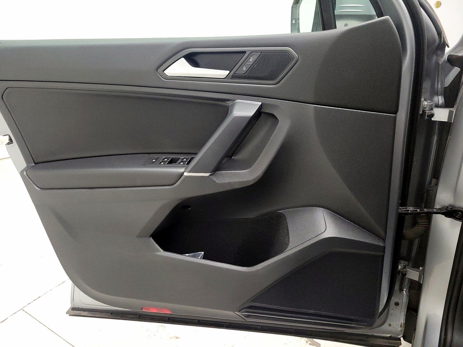 Thumbnail: 2020 Volkswagen Tiguan - 10