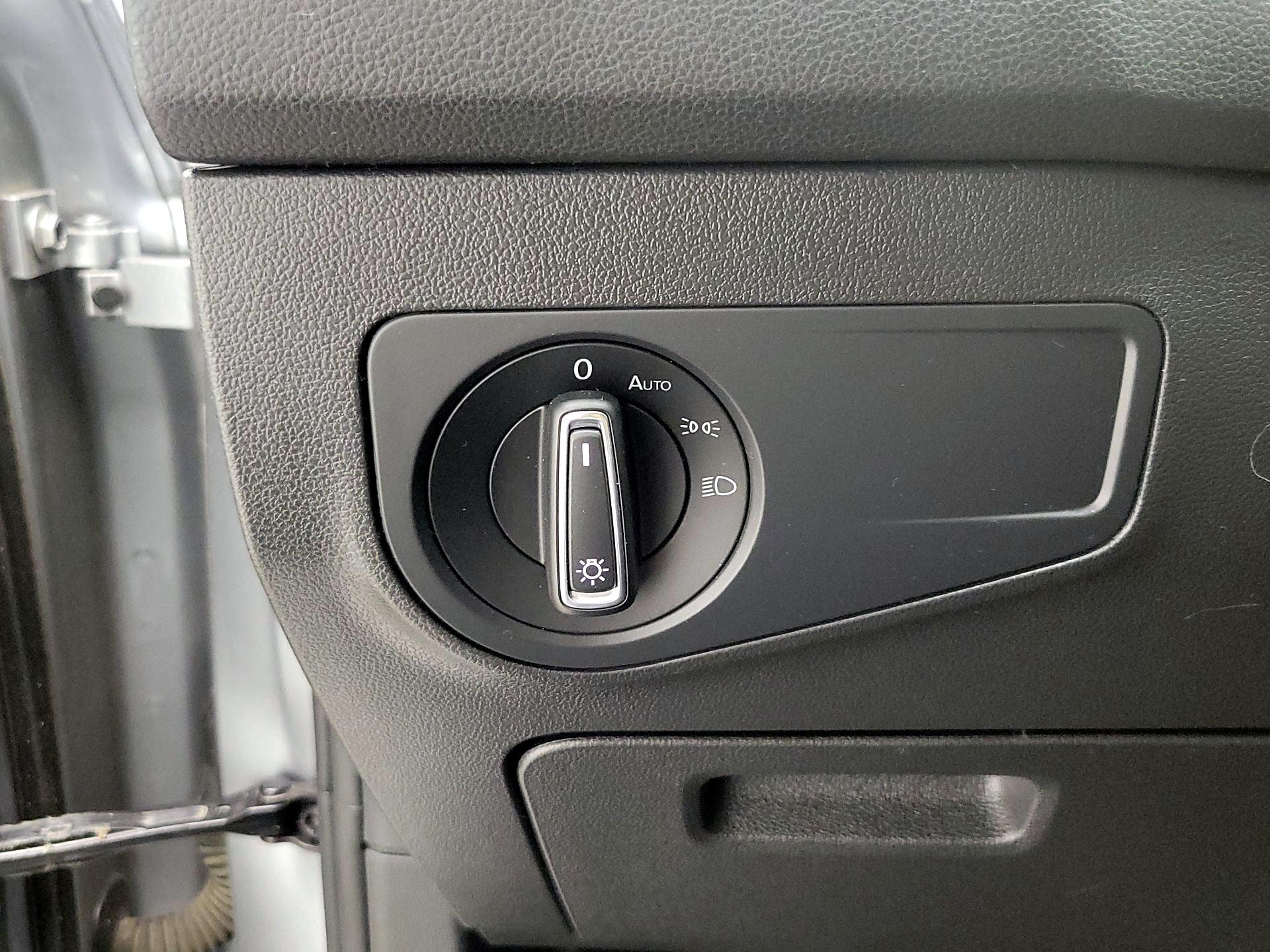 Thumbnail: 2020 Volkswagen Tiguan - 11