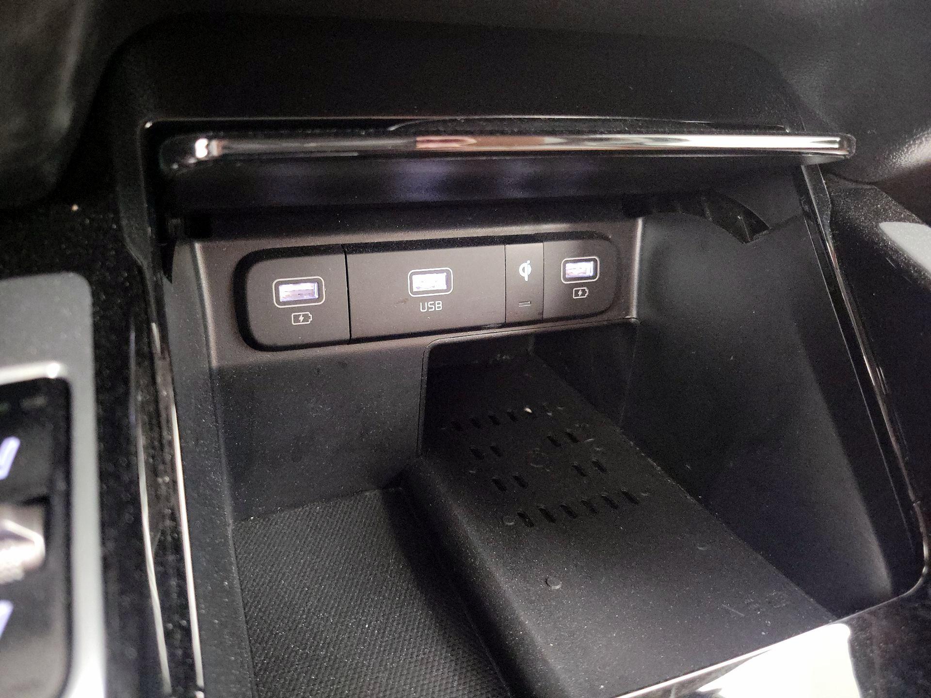 Thumbnail: 2023 Kia Sorento - 19