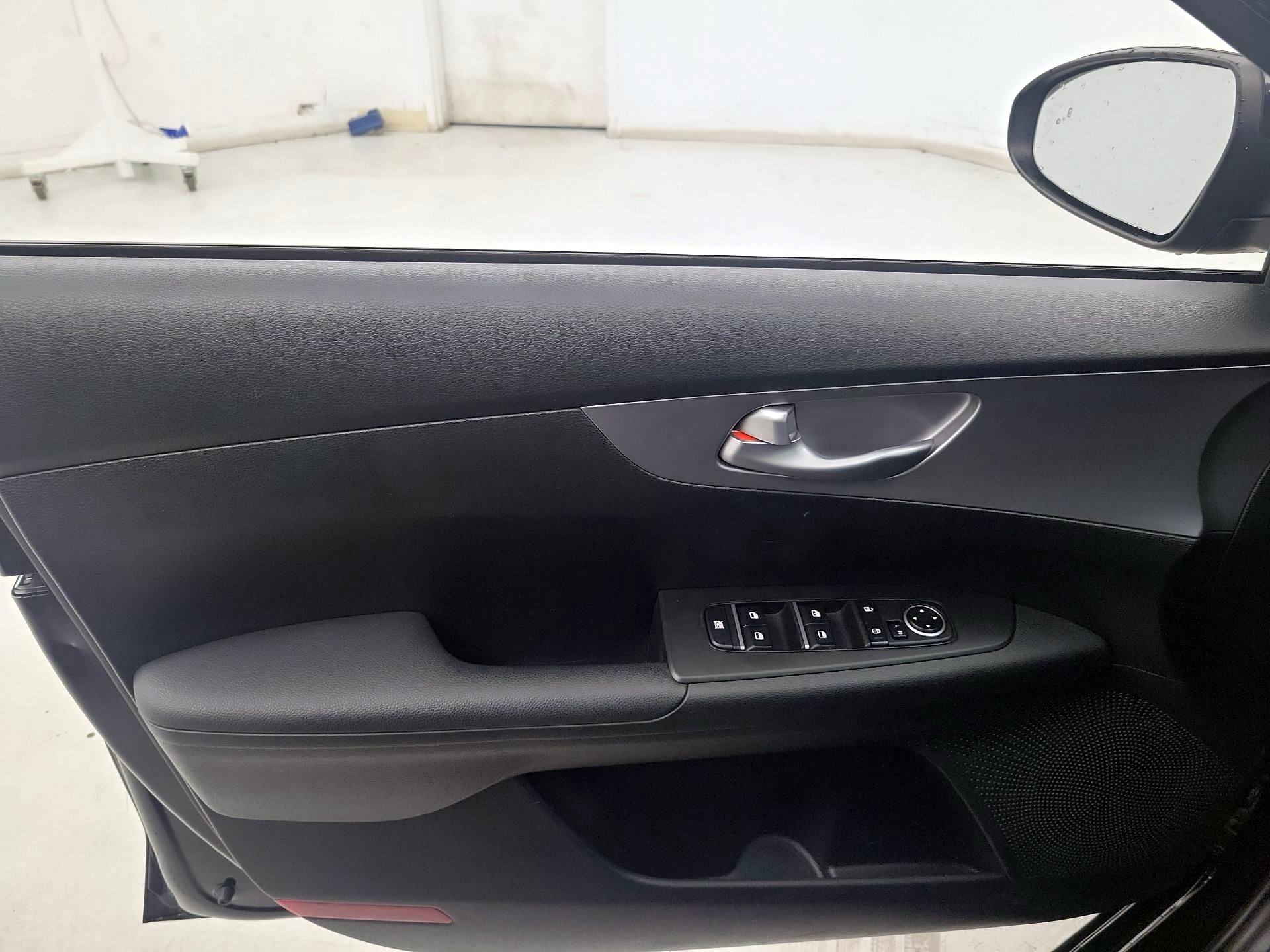 Thumbnail: 2023 Kia Forte - 12