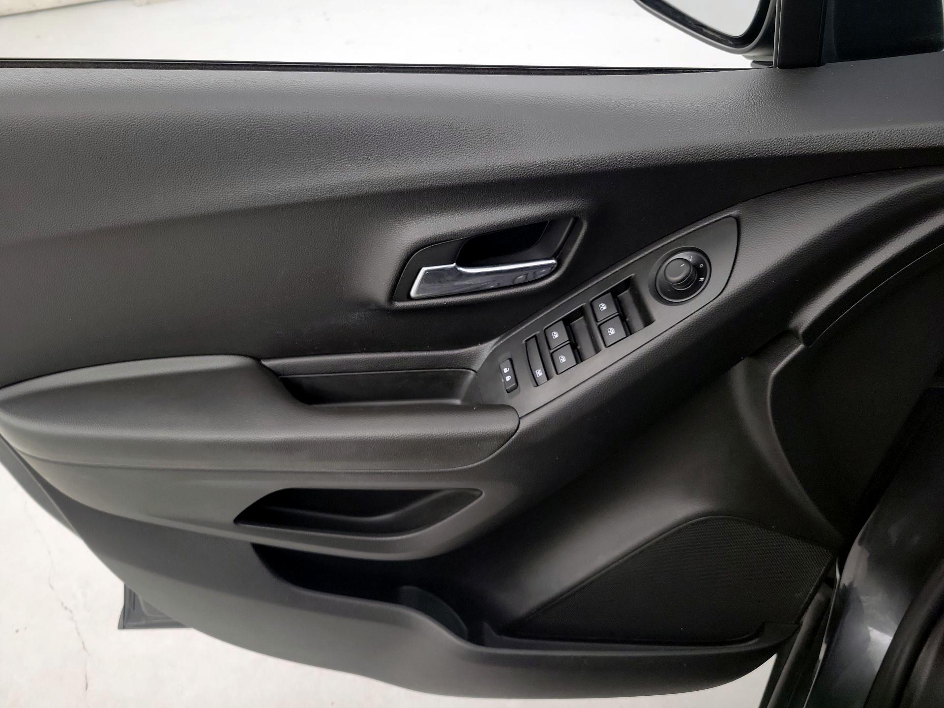 Thumbnail: 2018 Chevrolet Trax - 12