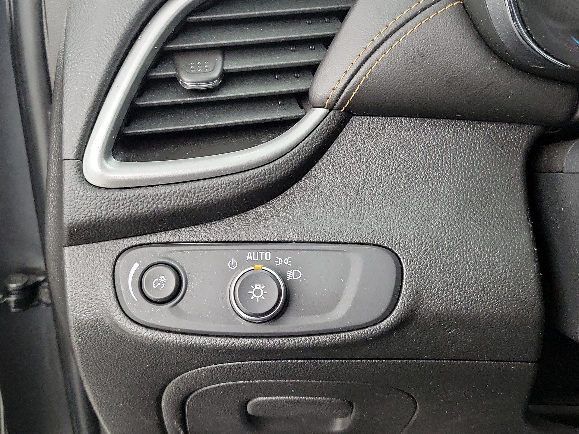 Thumbnail: 2018 Chevrolet Trax - 13