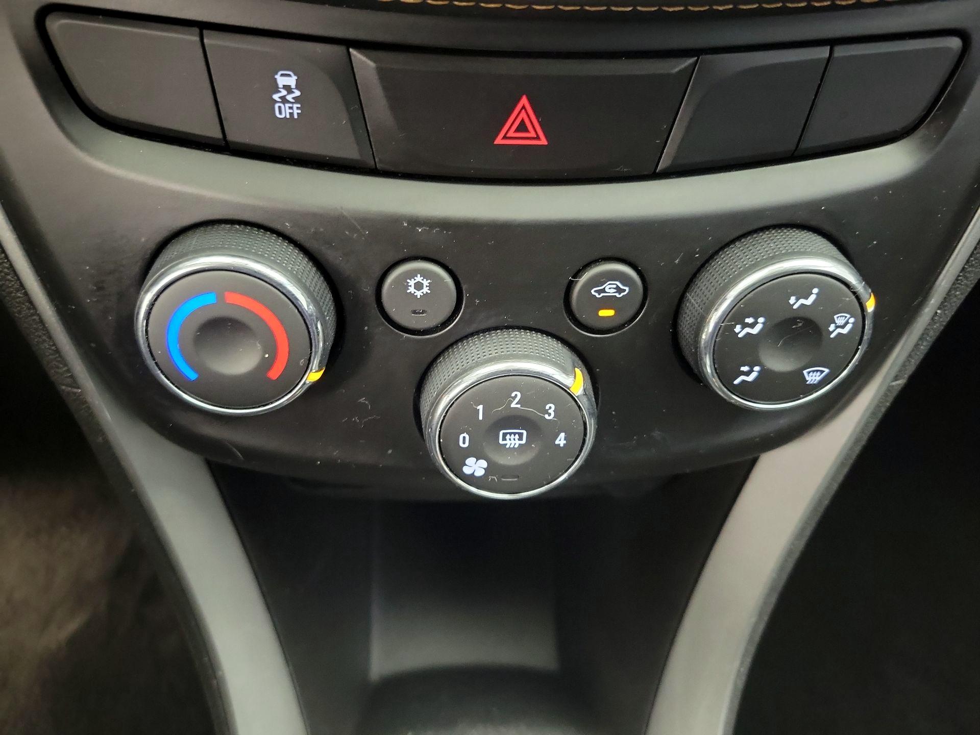 Thumbnail: 2018 Chevrolet Trax - 16