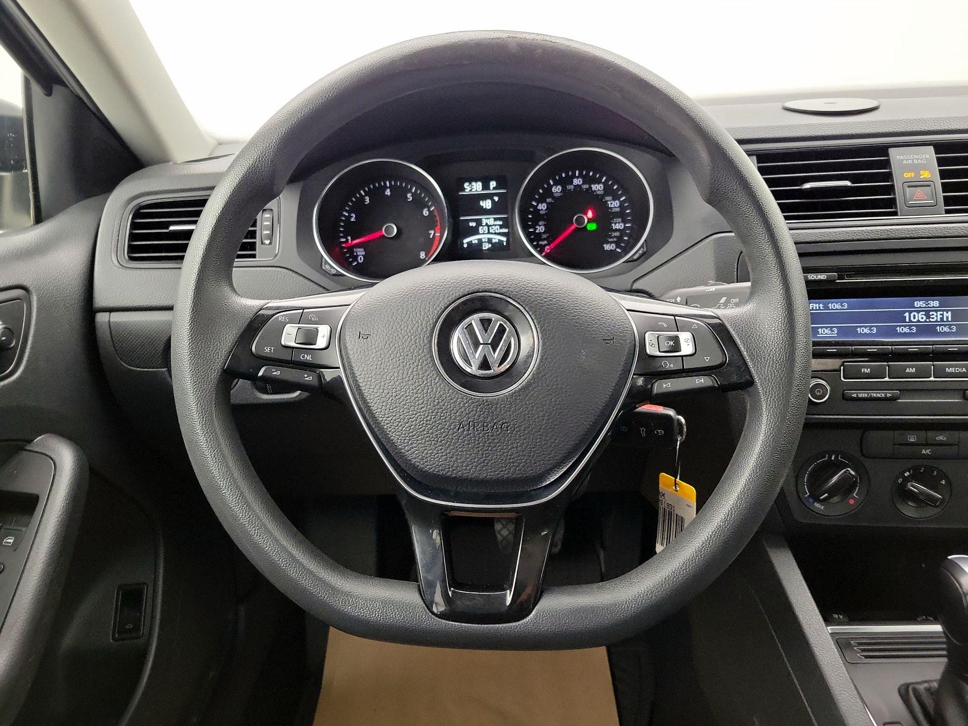 Thumbnail: 2015 Volkswagen Jetta - 10