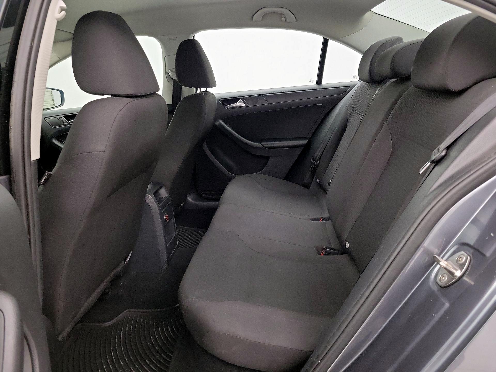 Thumbnail: 2015 Volkswagen Jetta - 18