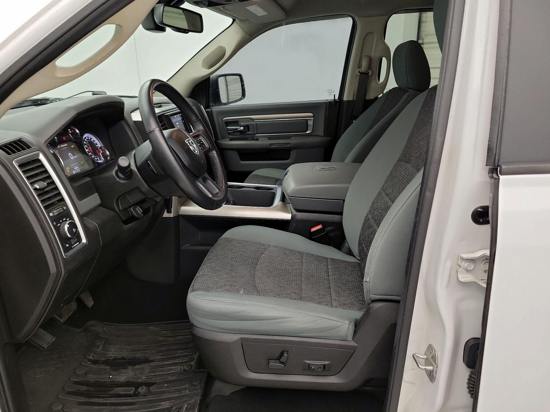 Thumbnail: 2019 RAM 1500 Classic - 11