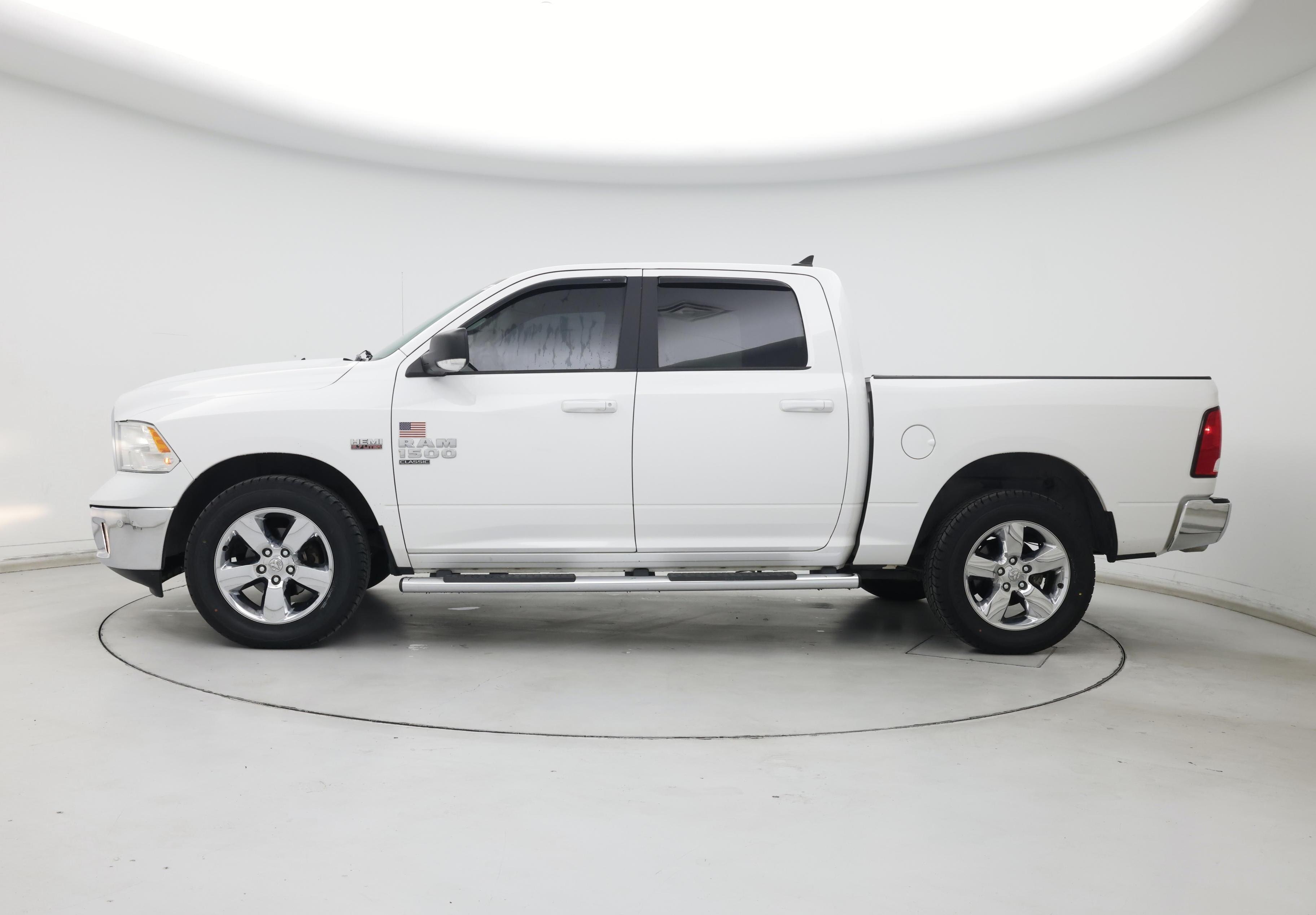 Thumbnail: 2019 RAM 1500 Classic - 3