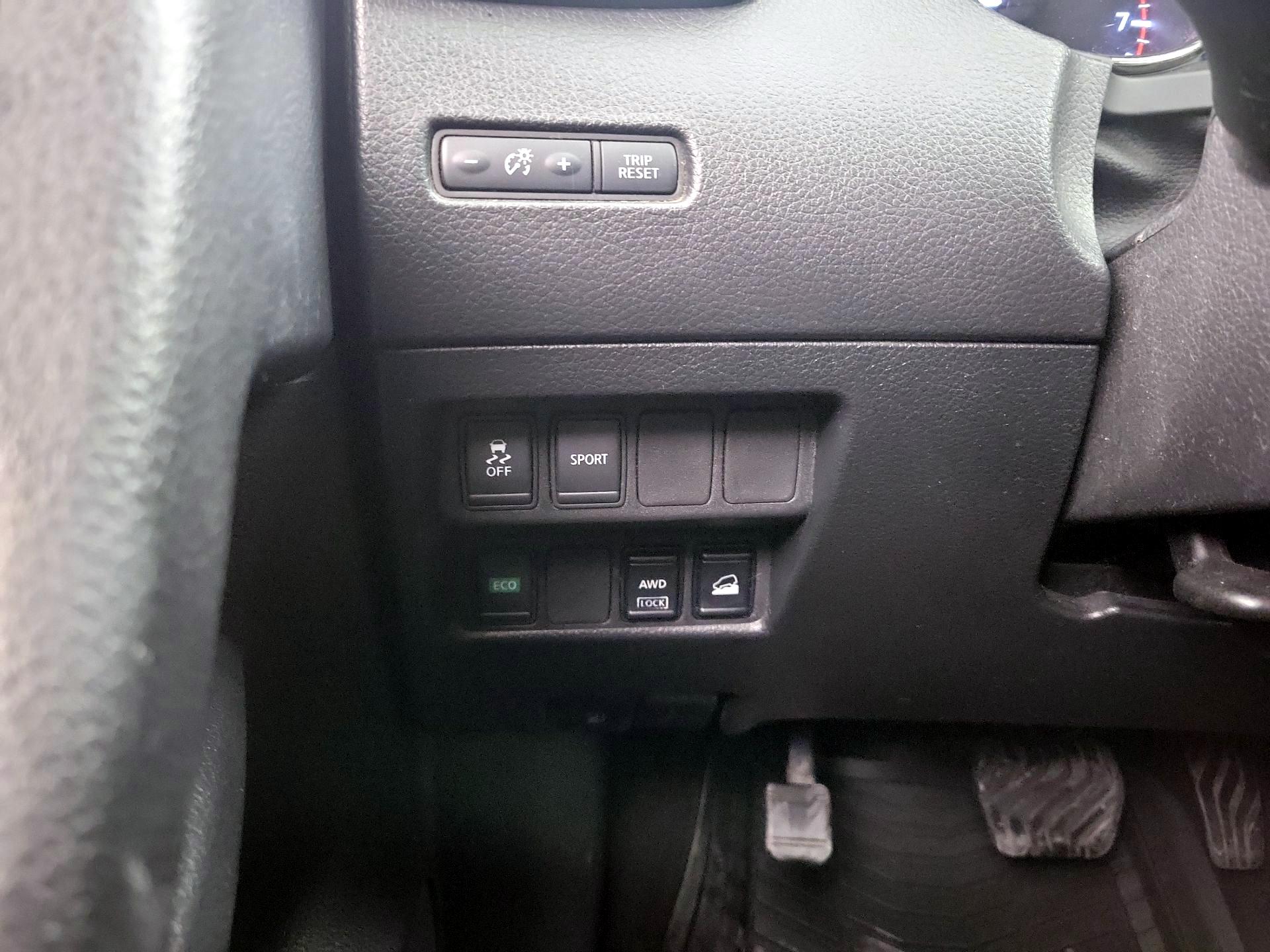 Thumbnail: 2015 Nissan Rogue - 13