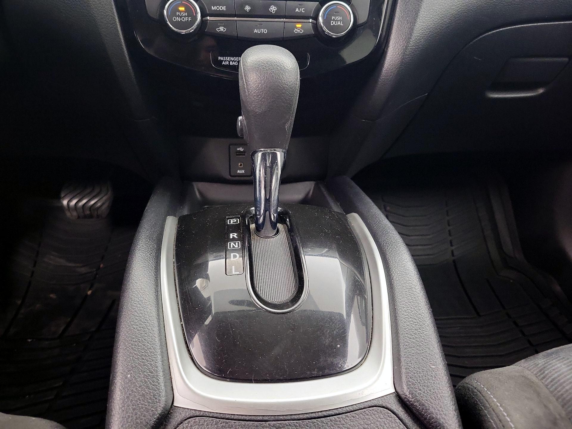 Thumbnail: 2015 Nissan Rogue - 17