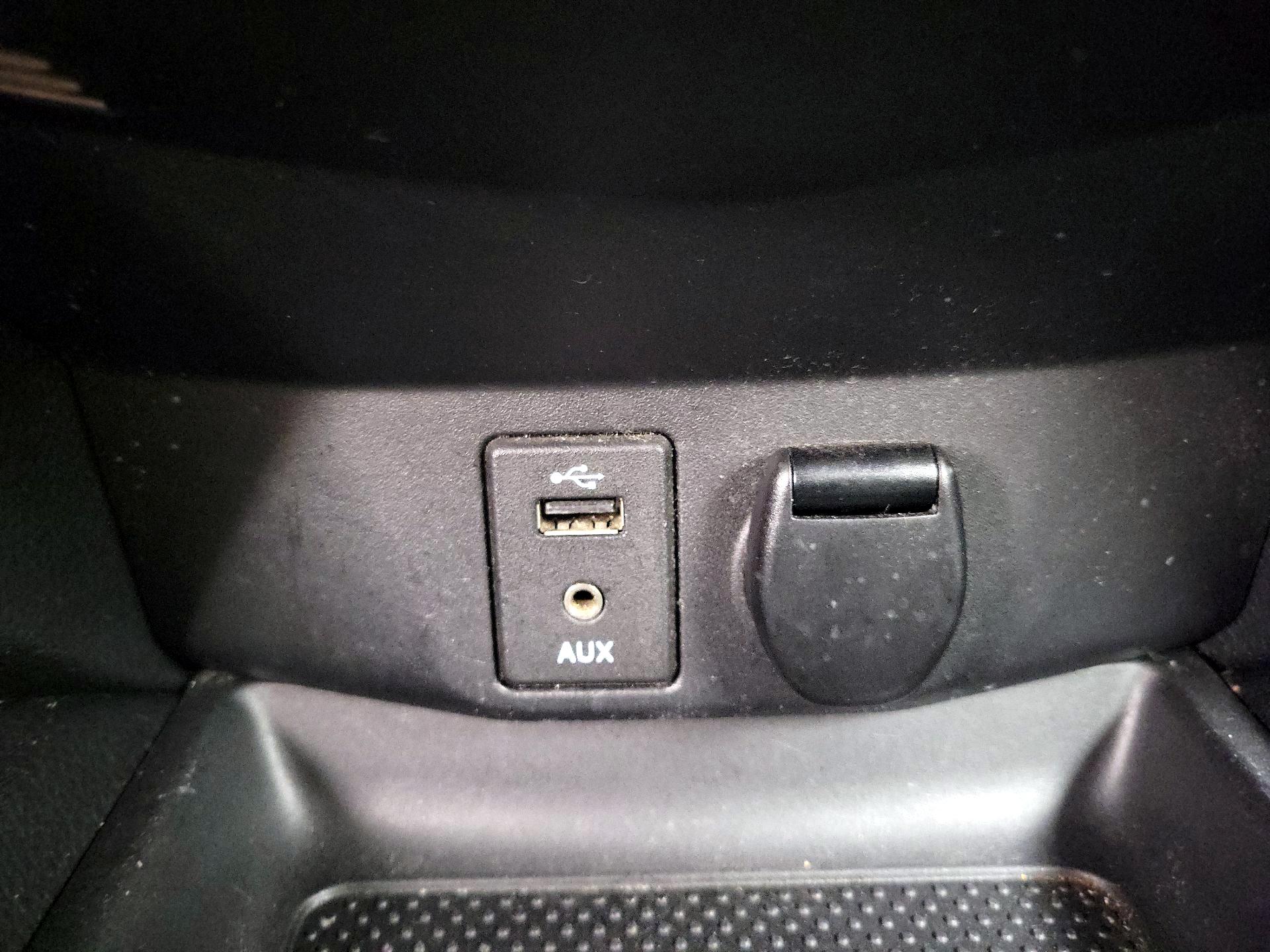 Thumbnail: 2015 Nissan Rogue - 18