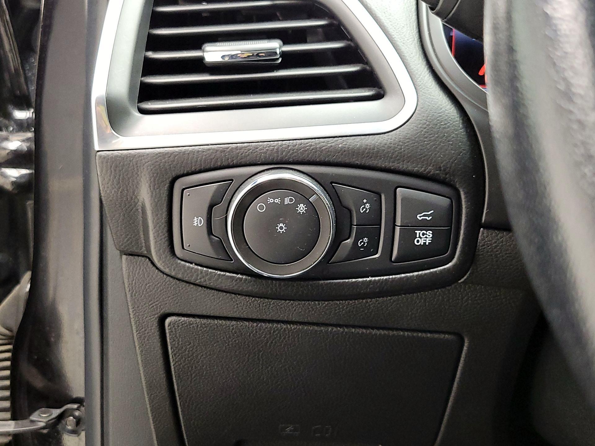 Thumbnail: 2022 Ford Edge - 11