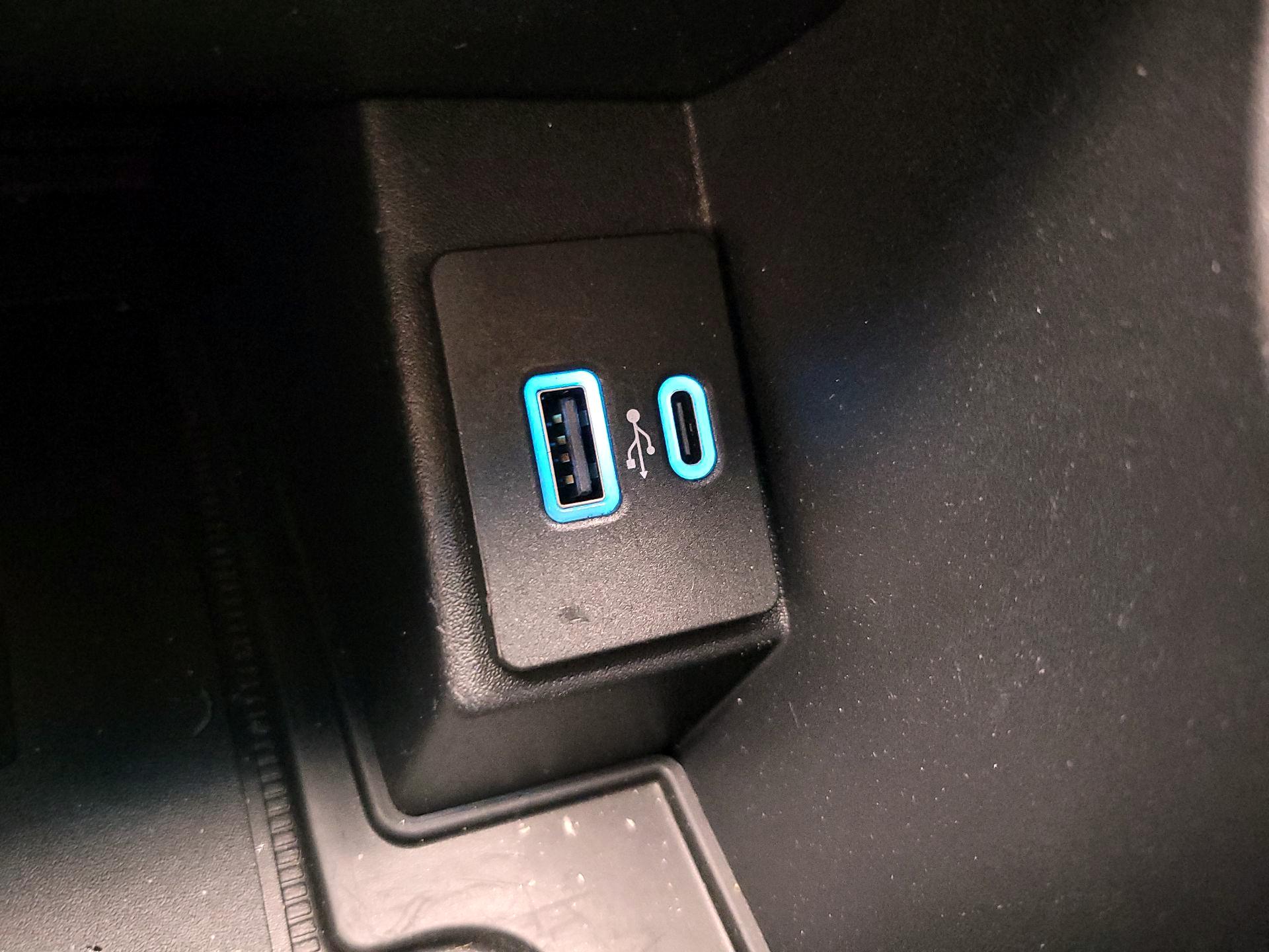 Thumbnail: 2022 Ford Edge - 16