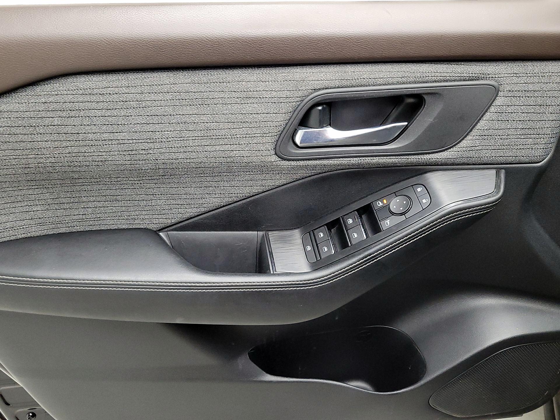 Thumbnail: 2023 Nissan Rogue - 10