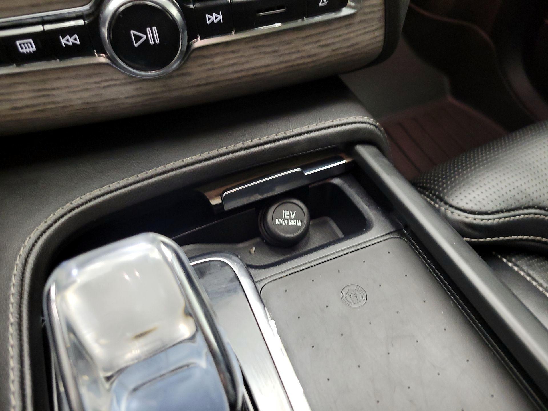 Thumbnail: 2021 Volvo XC90 - 17