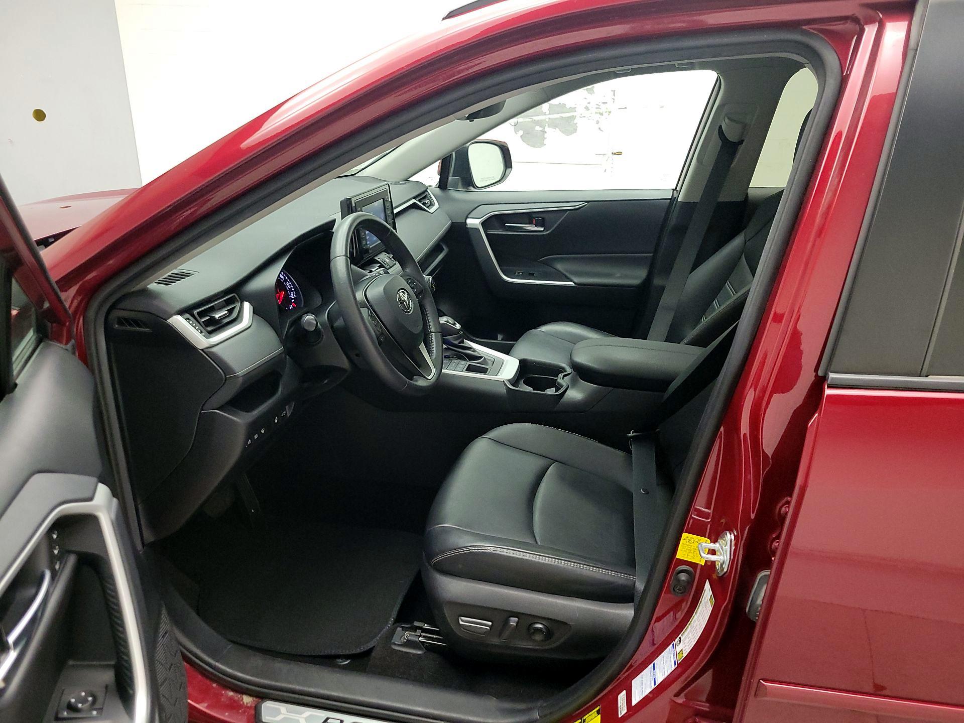 Thumbnail: 2021 Toyota RAV4 - 9