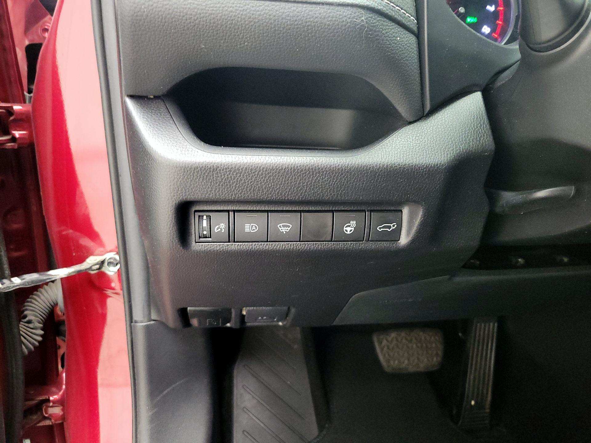 Thumbnail: 2021 Toyota RAV4 - 11