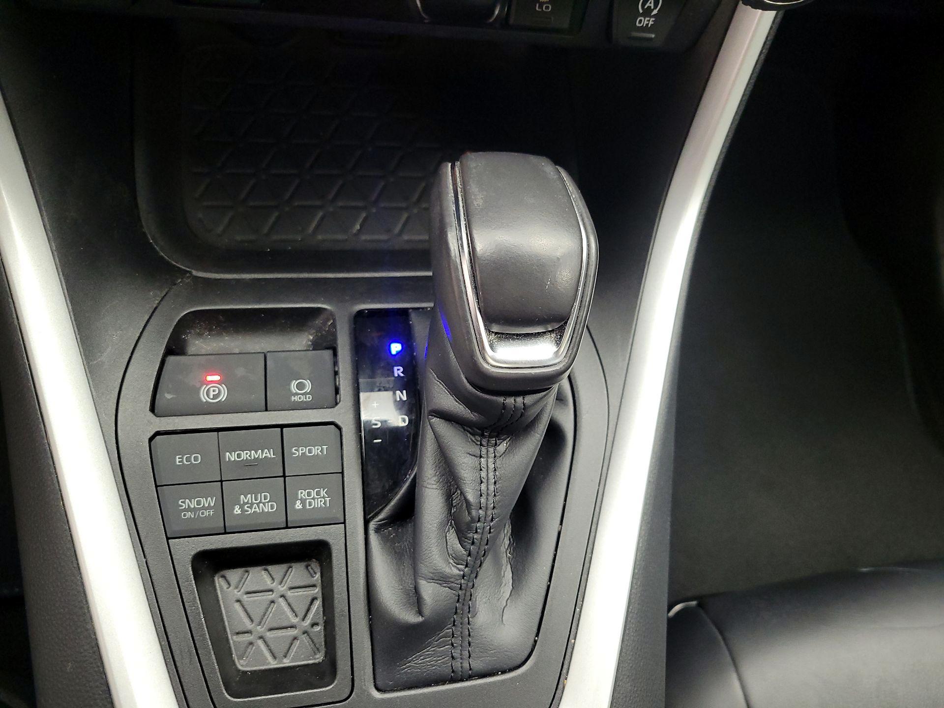 Thumbnail: 2021 Toyota RAV4 - 15