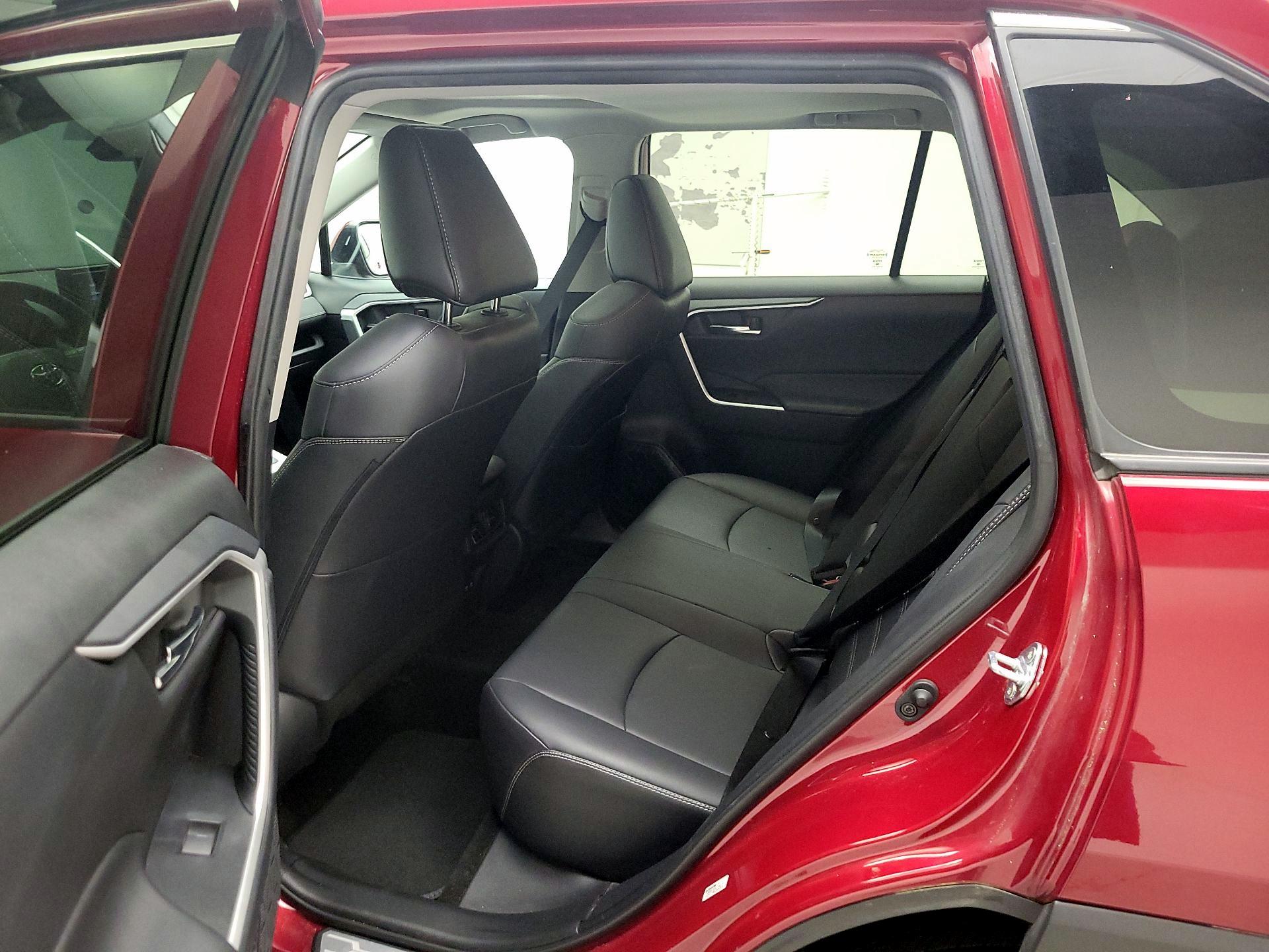 Thumbnail: 2021 Toyota RAV4 - 18