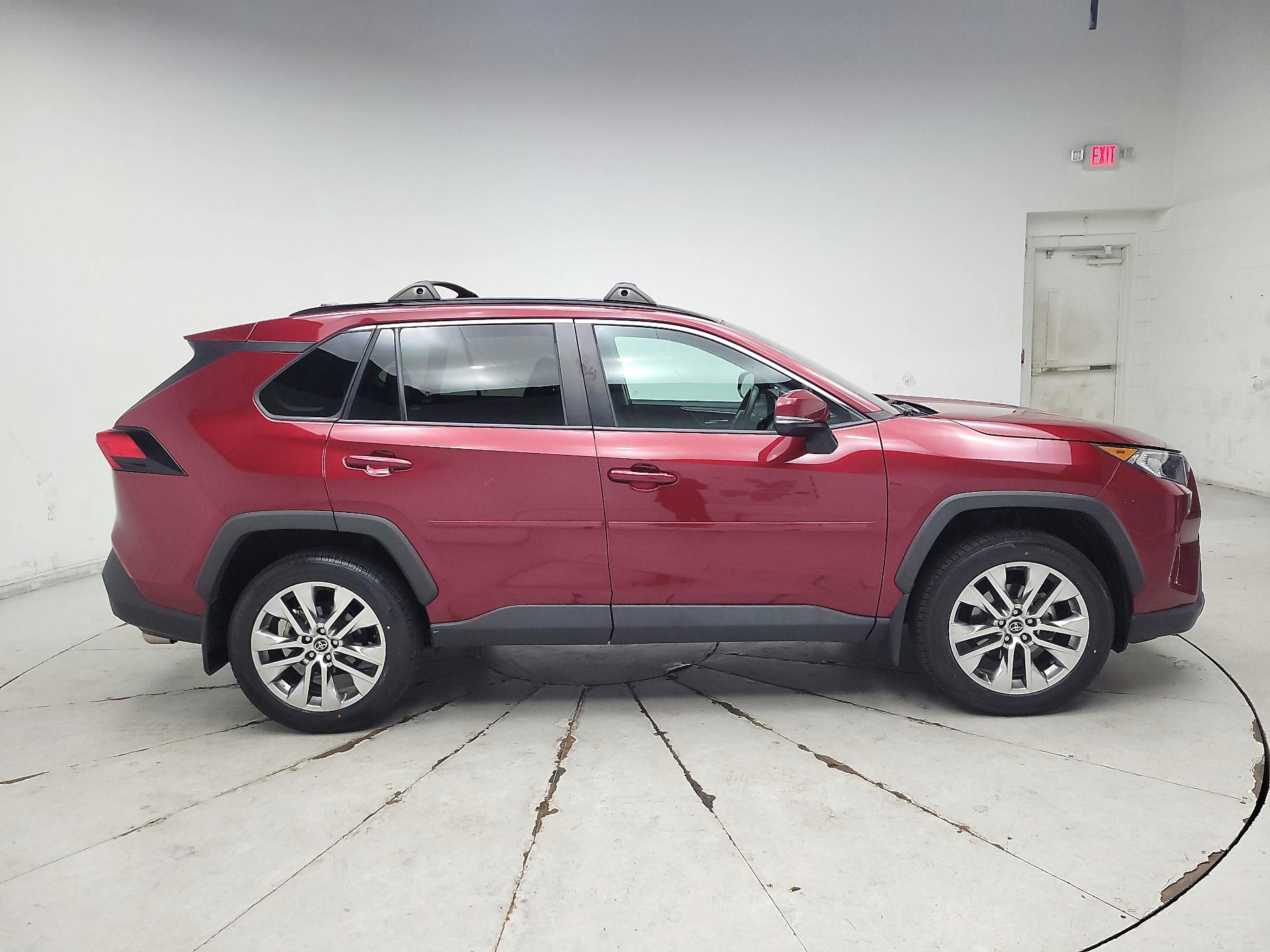 Thumbnail: 2021 Toyota RAV4 - 4