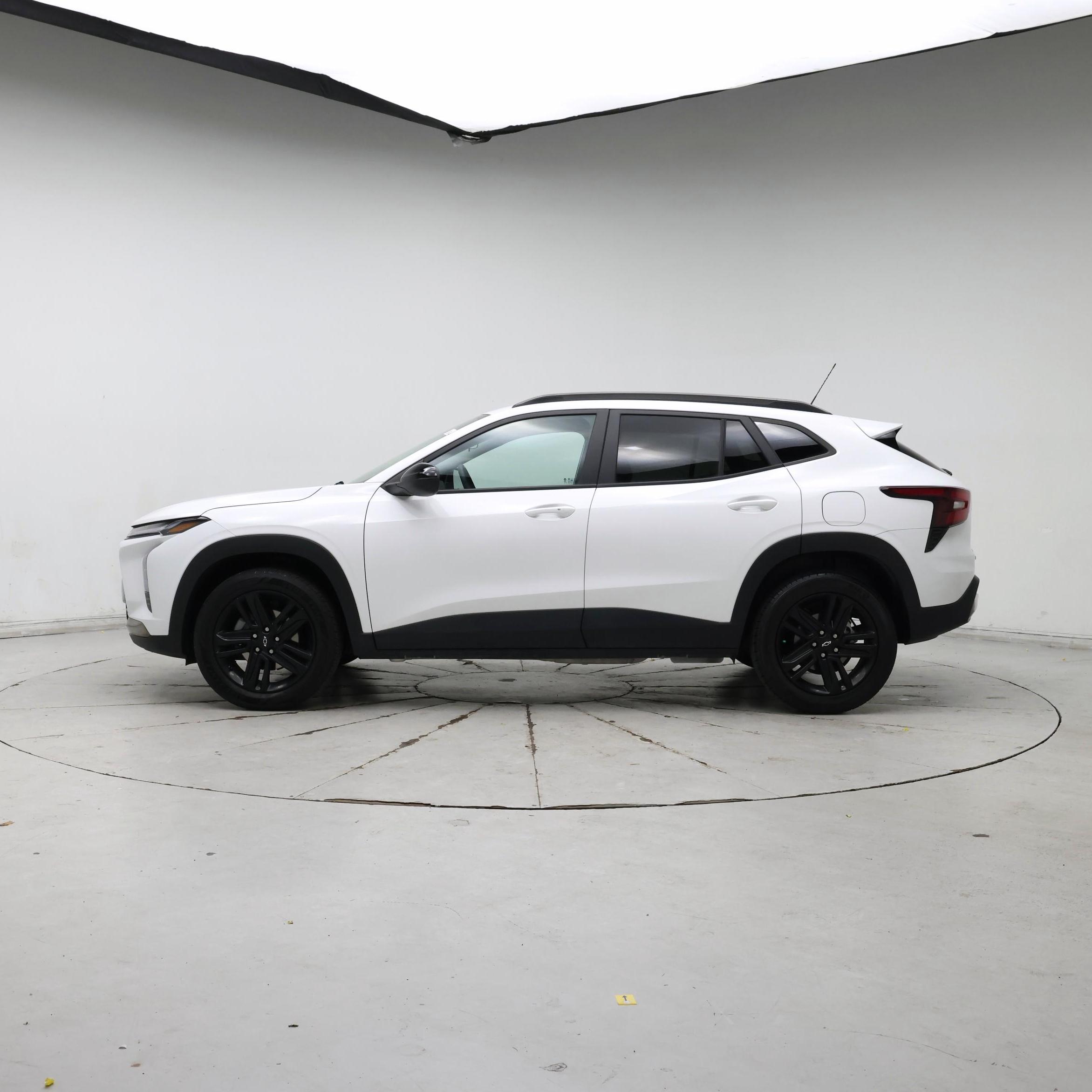 Thumbnail: 2024 Chevrolet Trax - 3