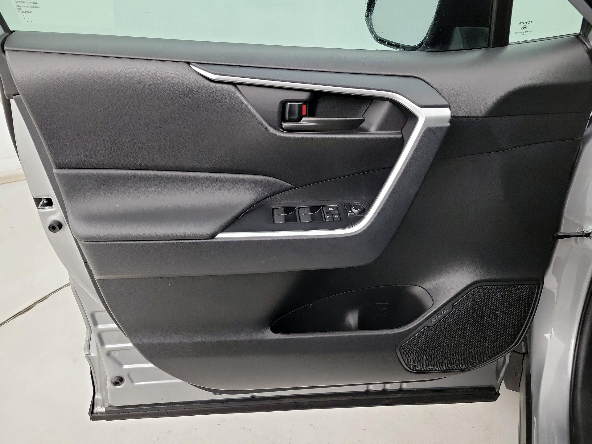 Thumbnail: 2025 Toyota RAV4 - 12