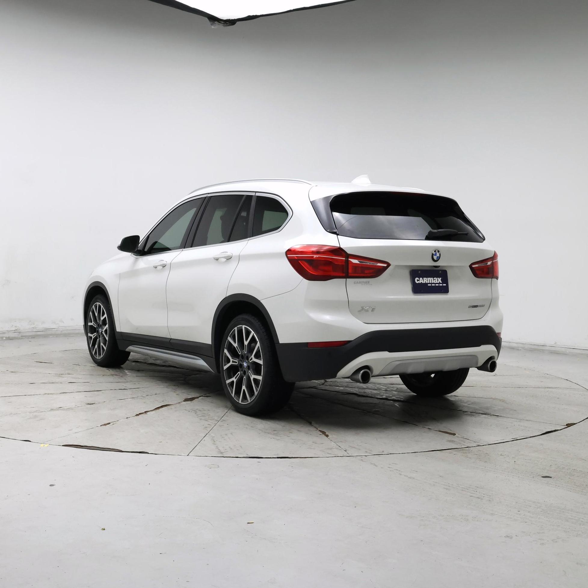 Thumbnail: 2021 BMW X1 - 2