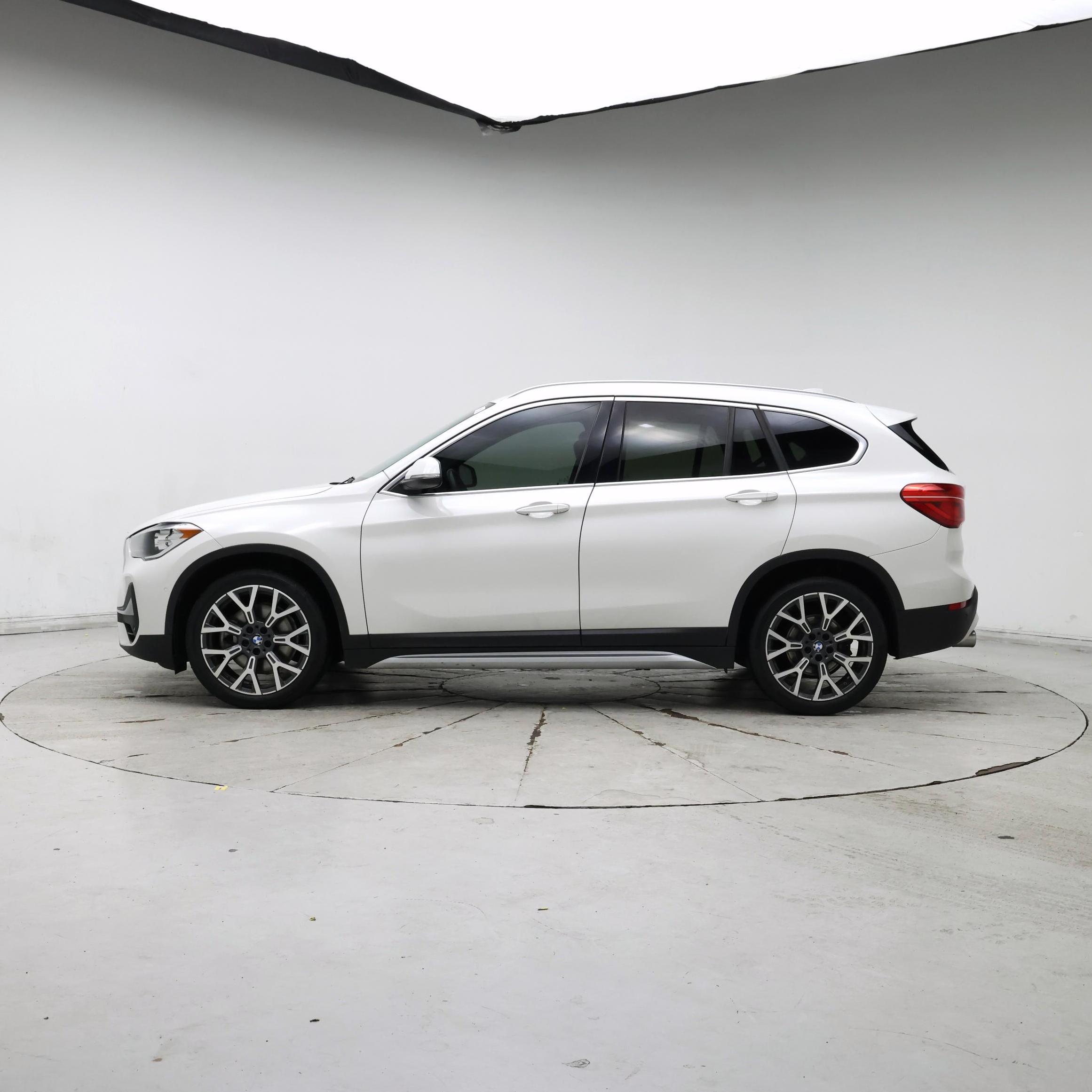 Thumbnail: 2021 BMW X1 - 3