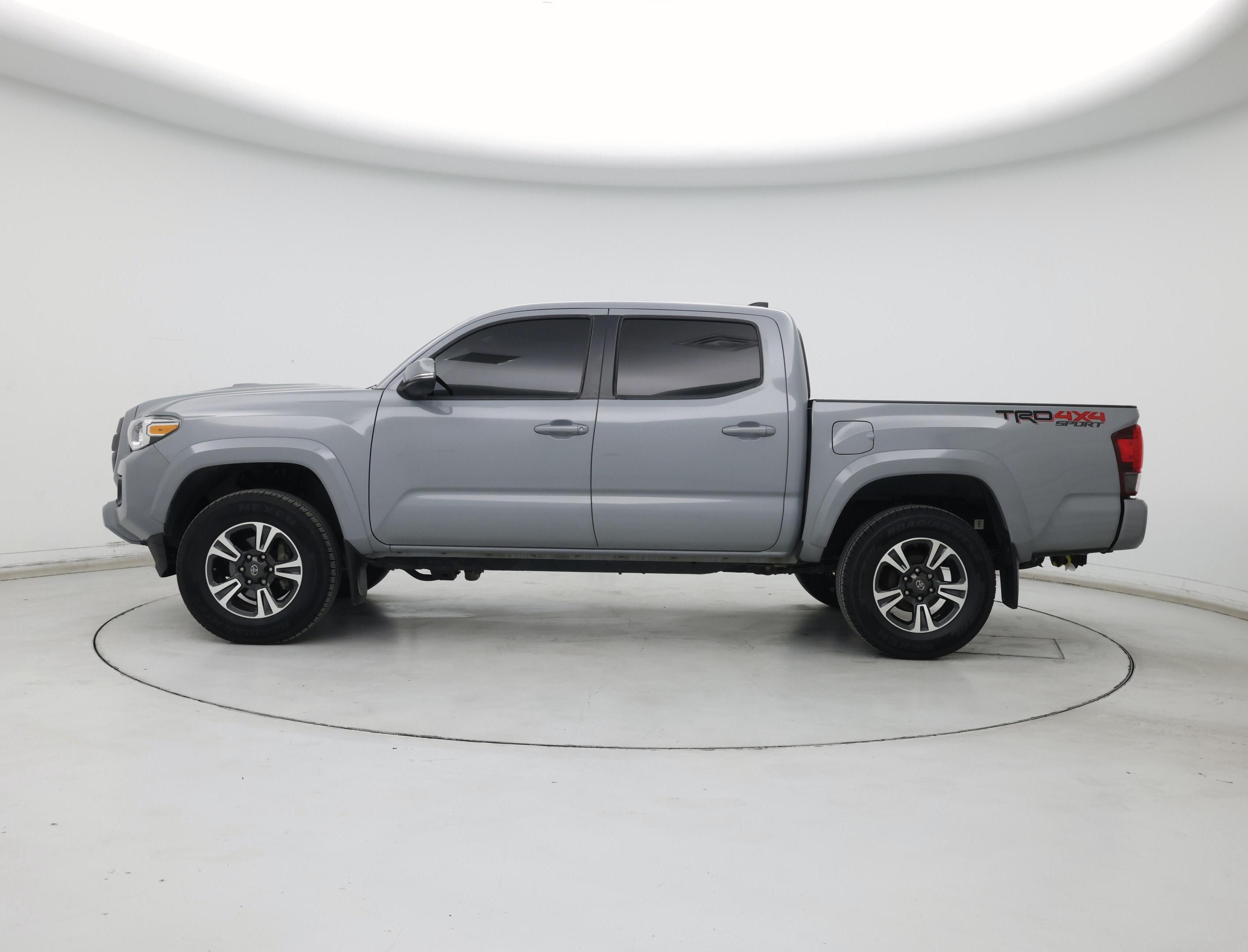 Thumbnail: 2018 Toyota Tacoma - 3
