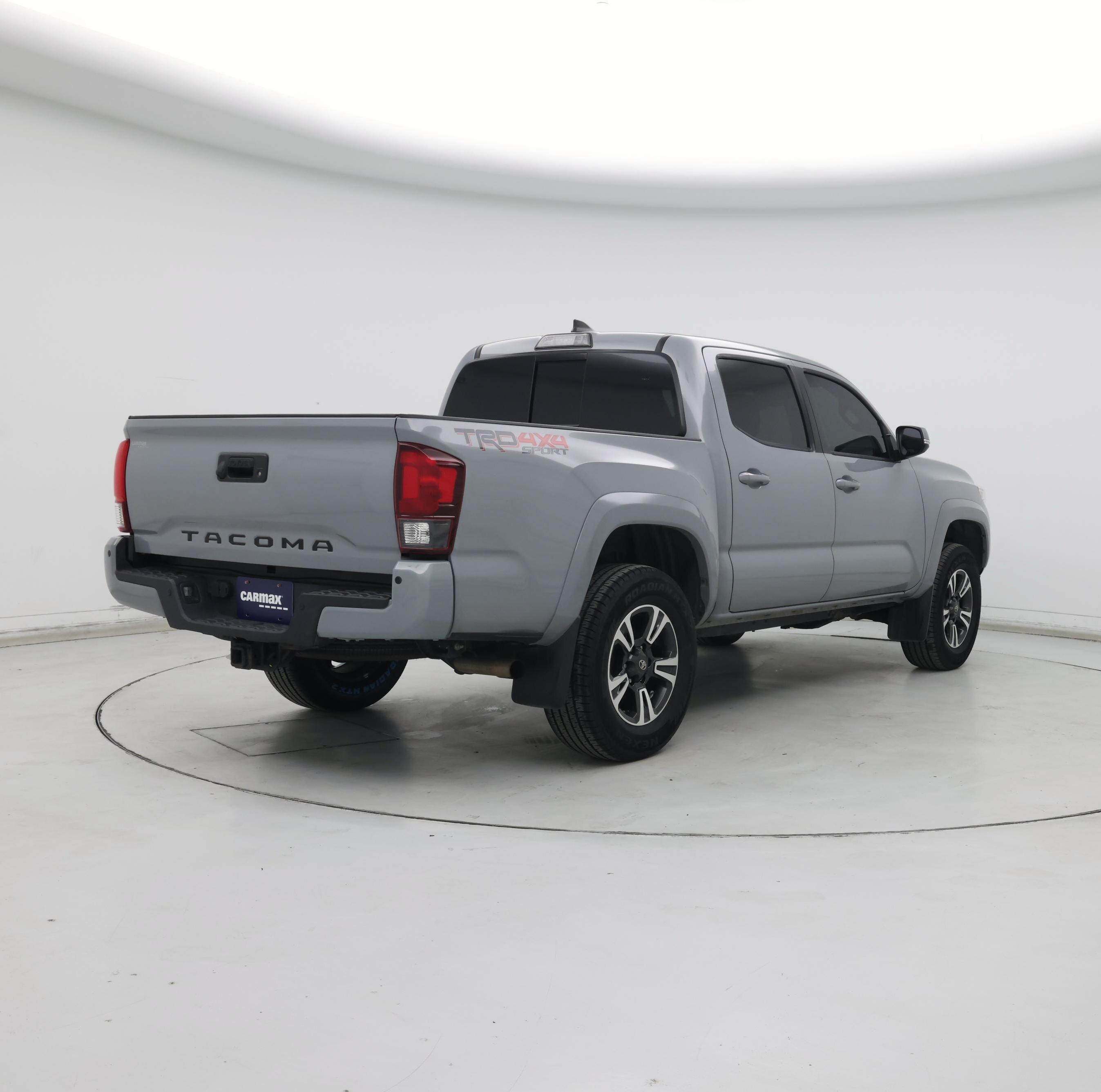 Thumbnail: 2018 Toyota Tacoma - 8