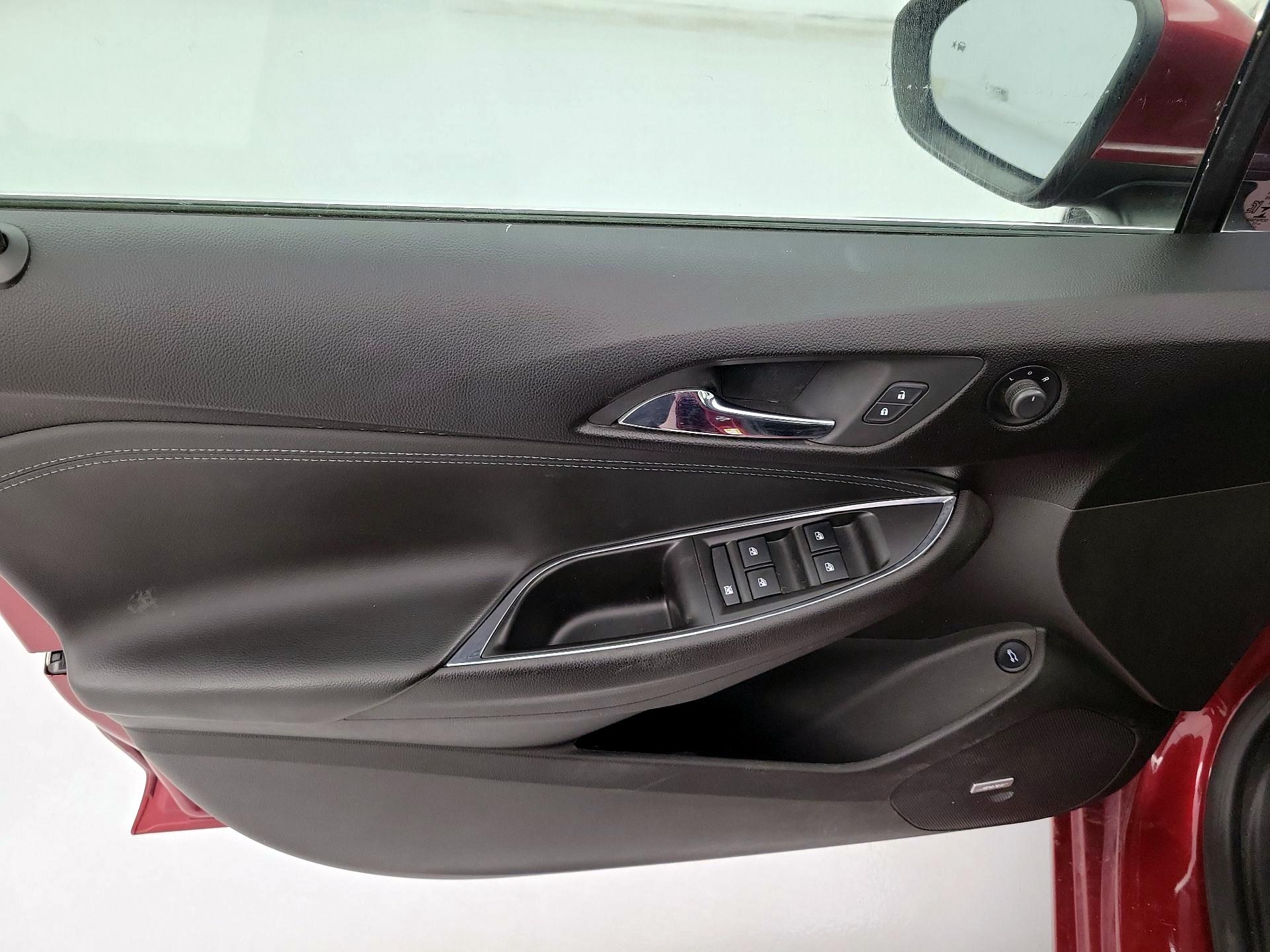 Thumbnail: 2018 Chevrolet Cruze - 12