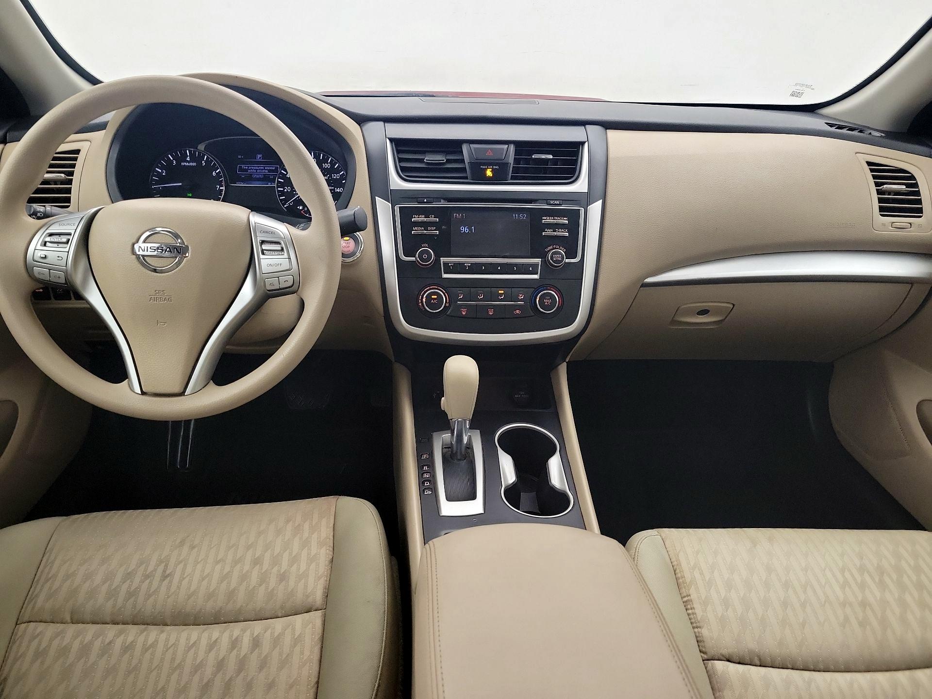 Thumbnail: 2016 Nissan Altima - 9