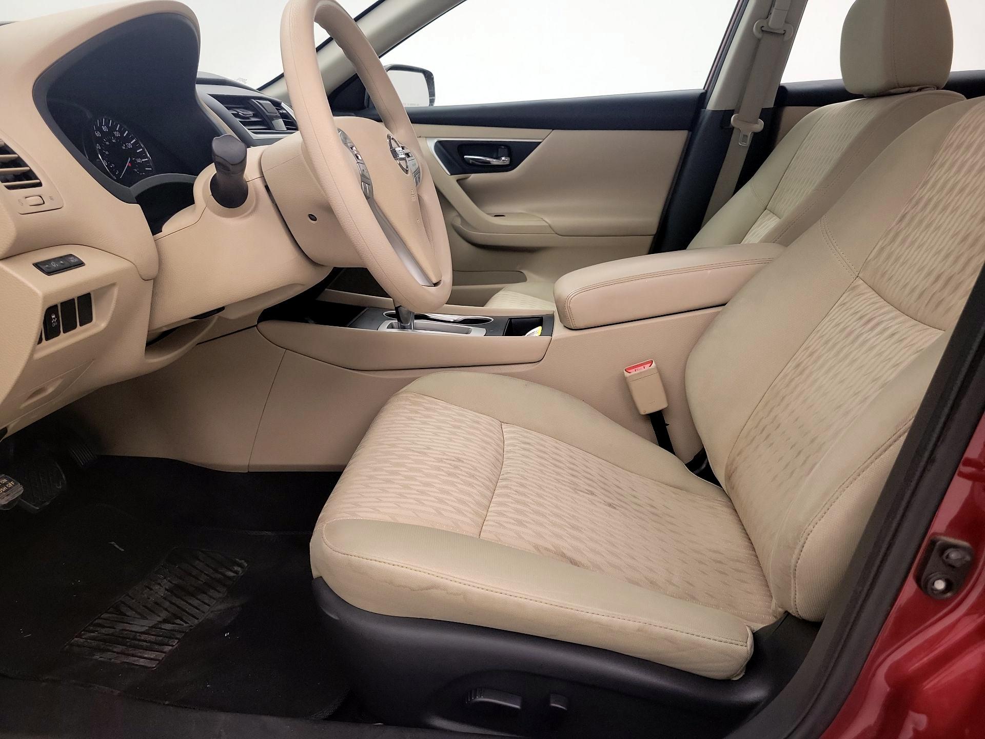 Thumbnail: 2016 Nissan Altima - 11