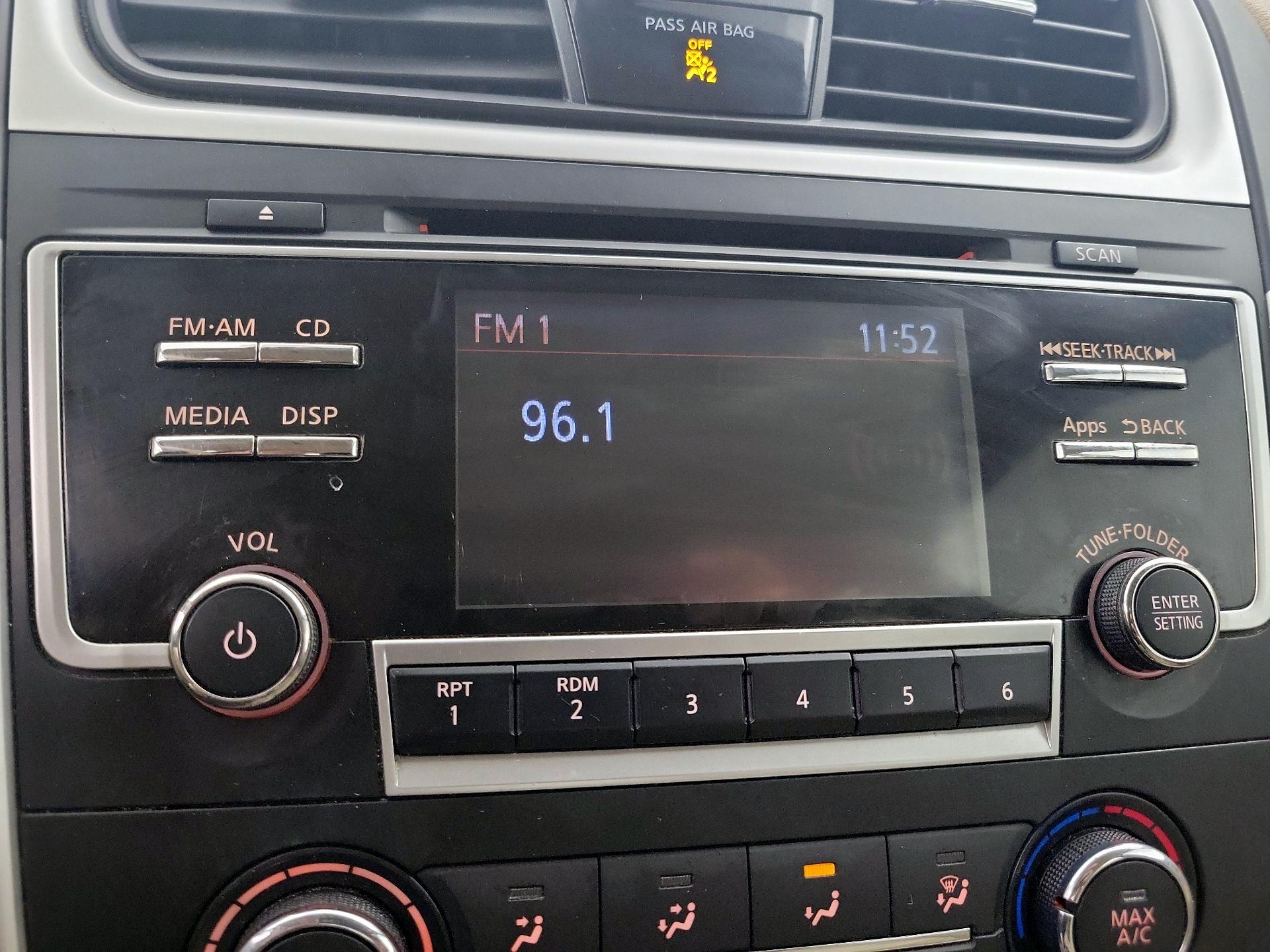 Thumbnail: 2016 Nissan Altima - 15