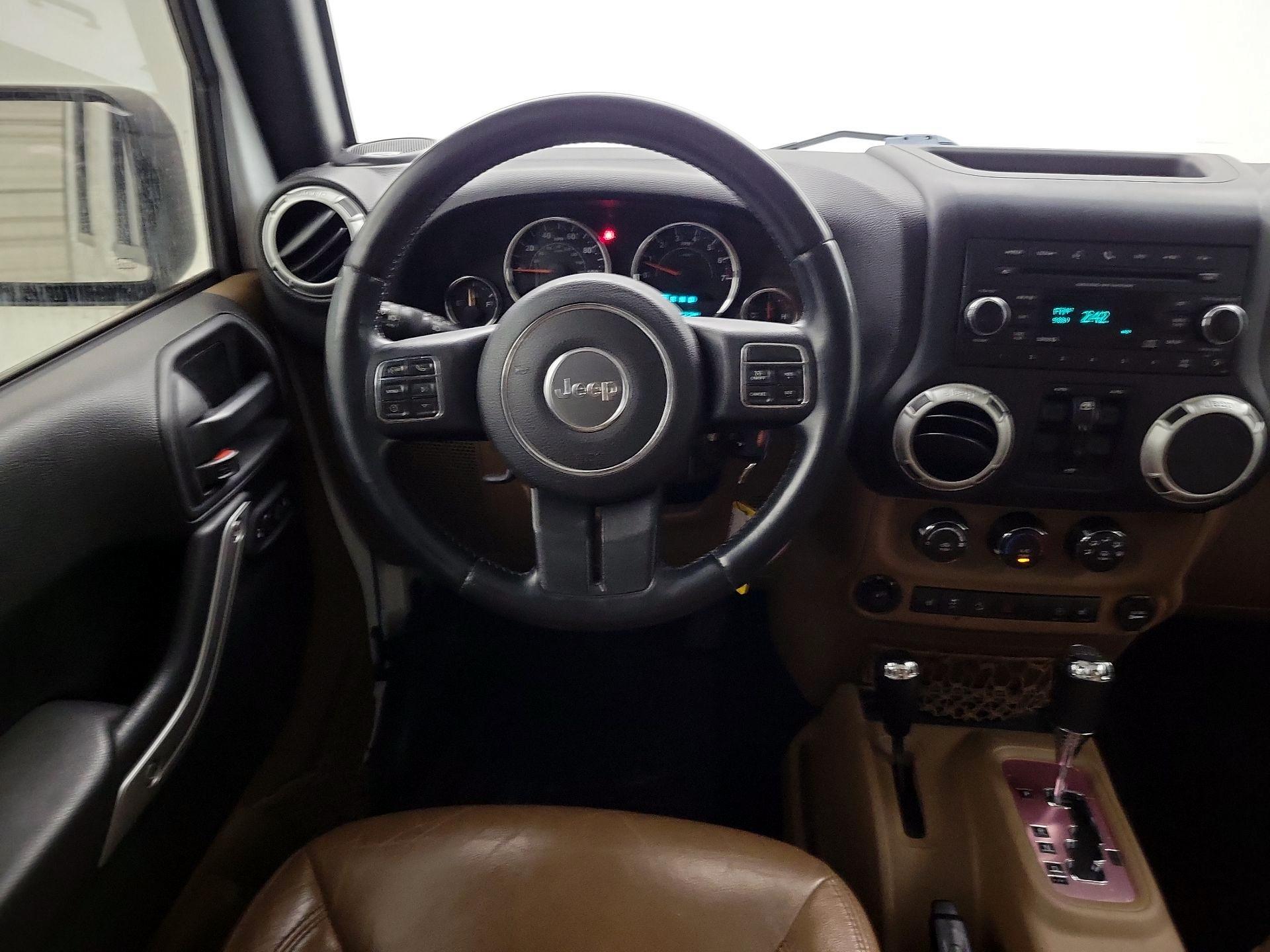 Thumbnail: 2015 Jeep Wrangler - 10