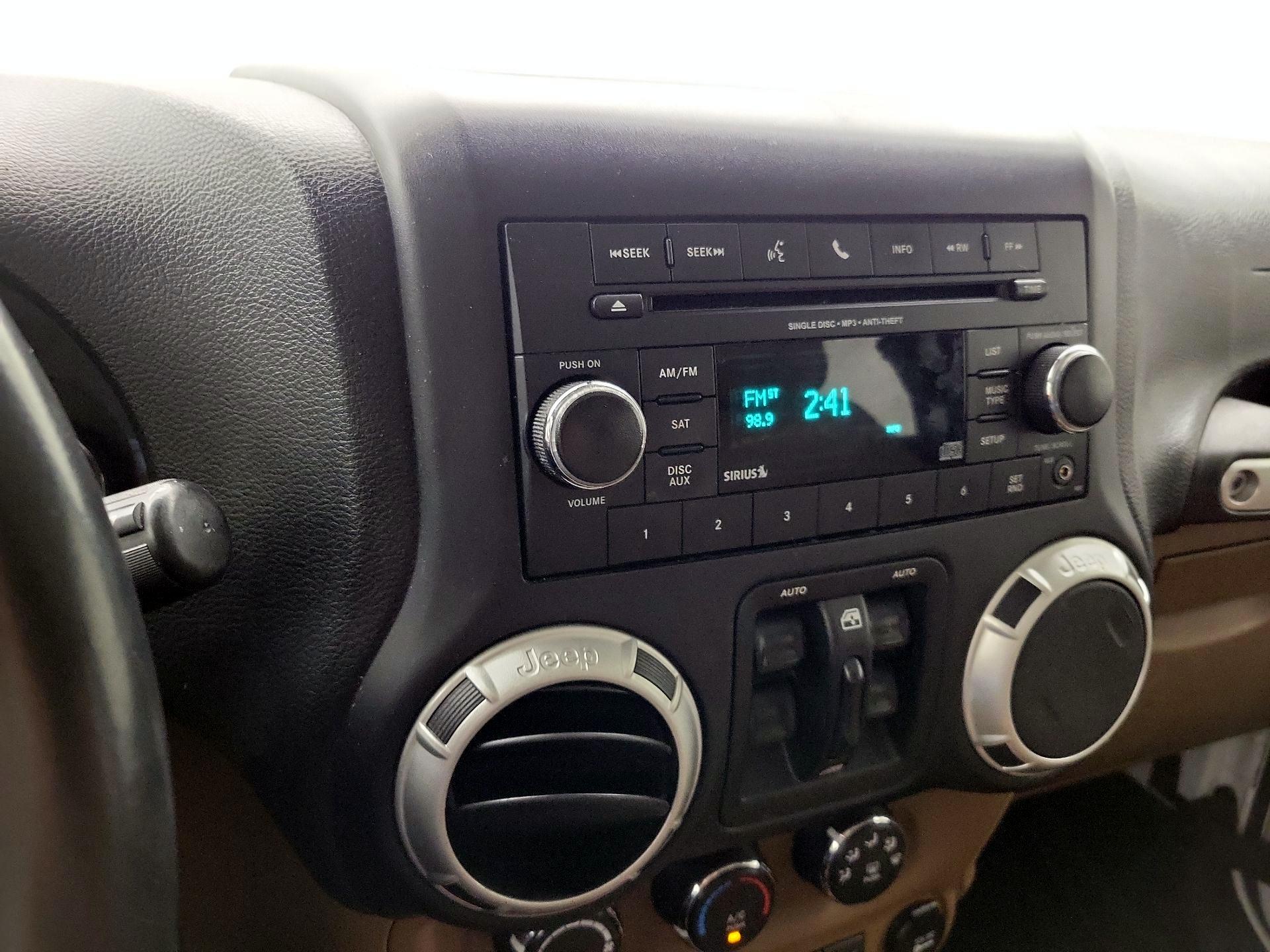 Thumbnail: 2015 Jeep Wrangler - 13