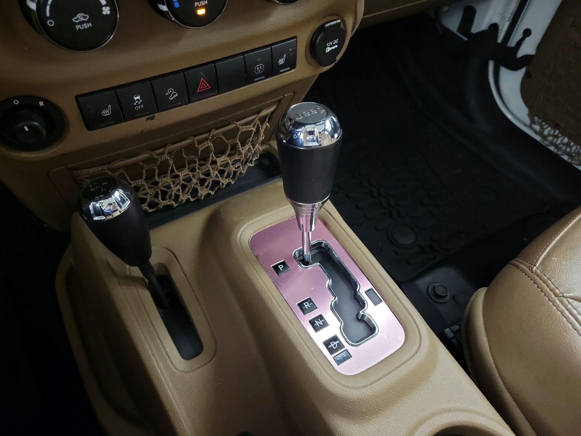 Thumbnail: 2015 Jeep Wrangler - 15