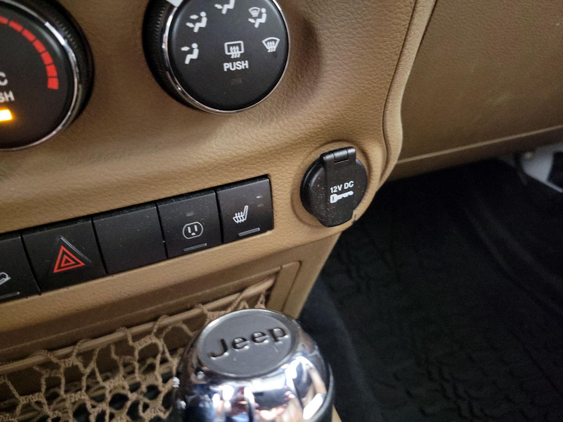 Thumbnail: 2015 Jeep Wrangler - 16