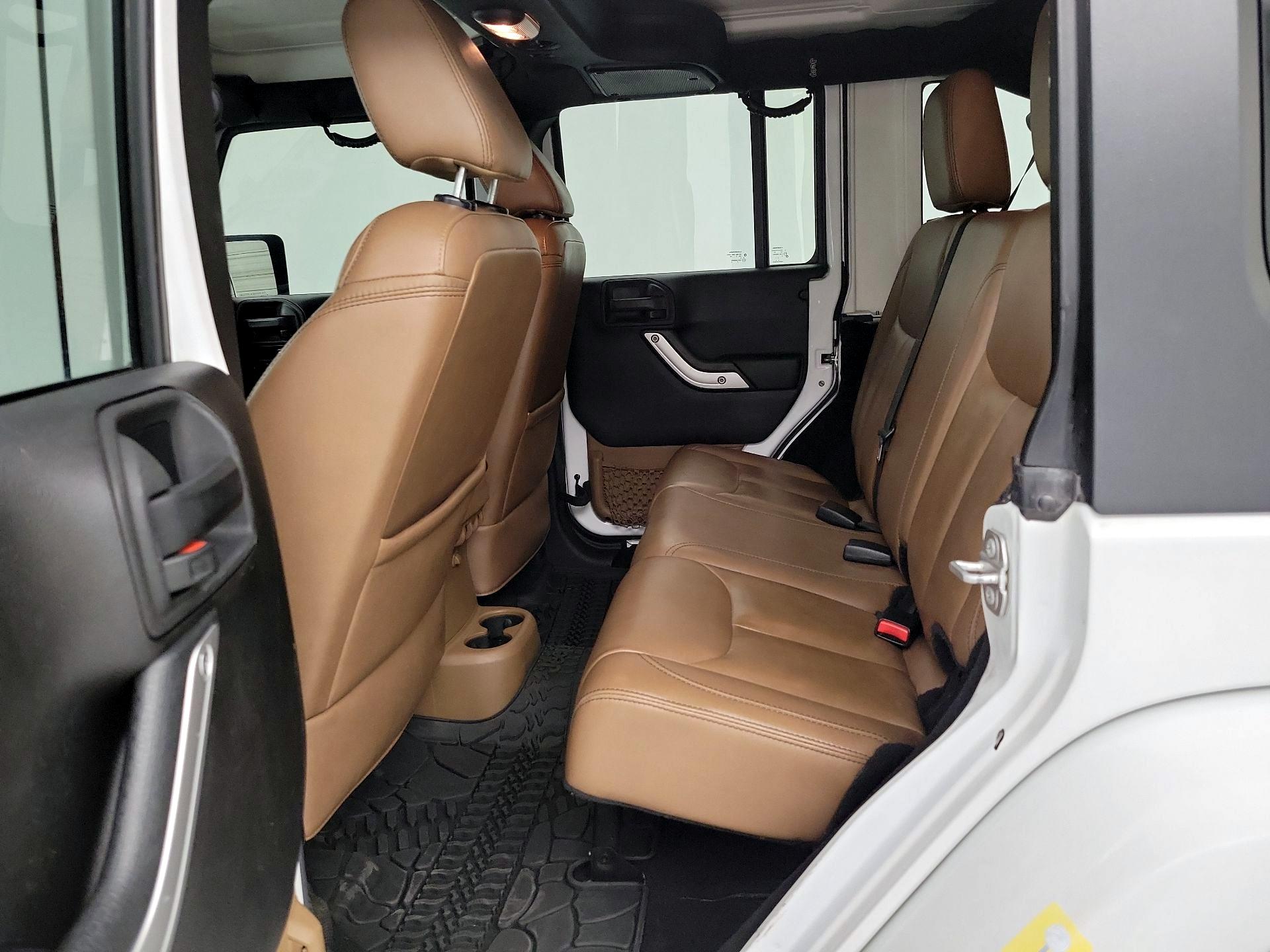 Thumbnail: 2015 Jeep Wrangler - 17