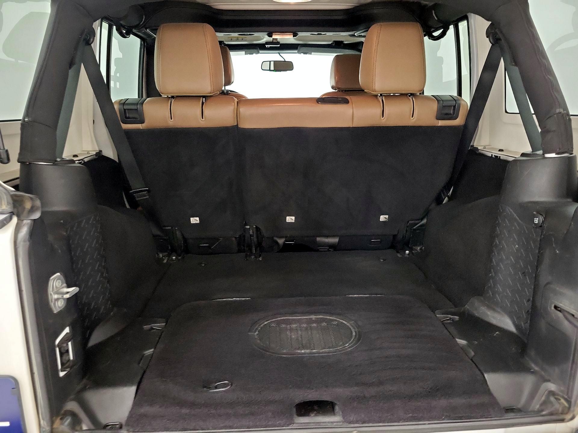 Thumbnail: 2015 Jeep Wrangler - 18