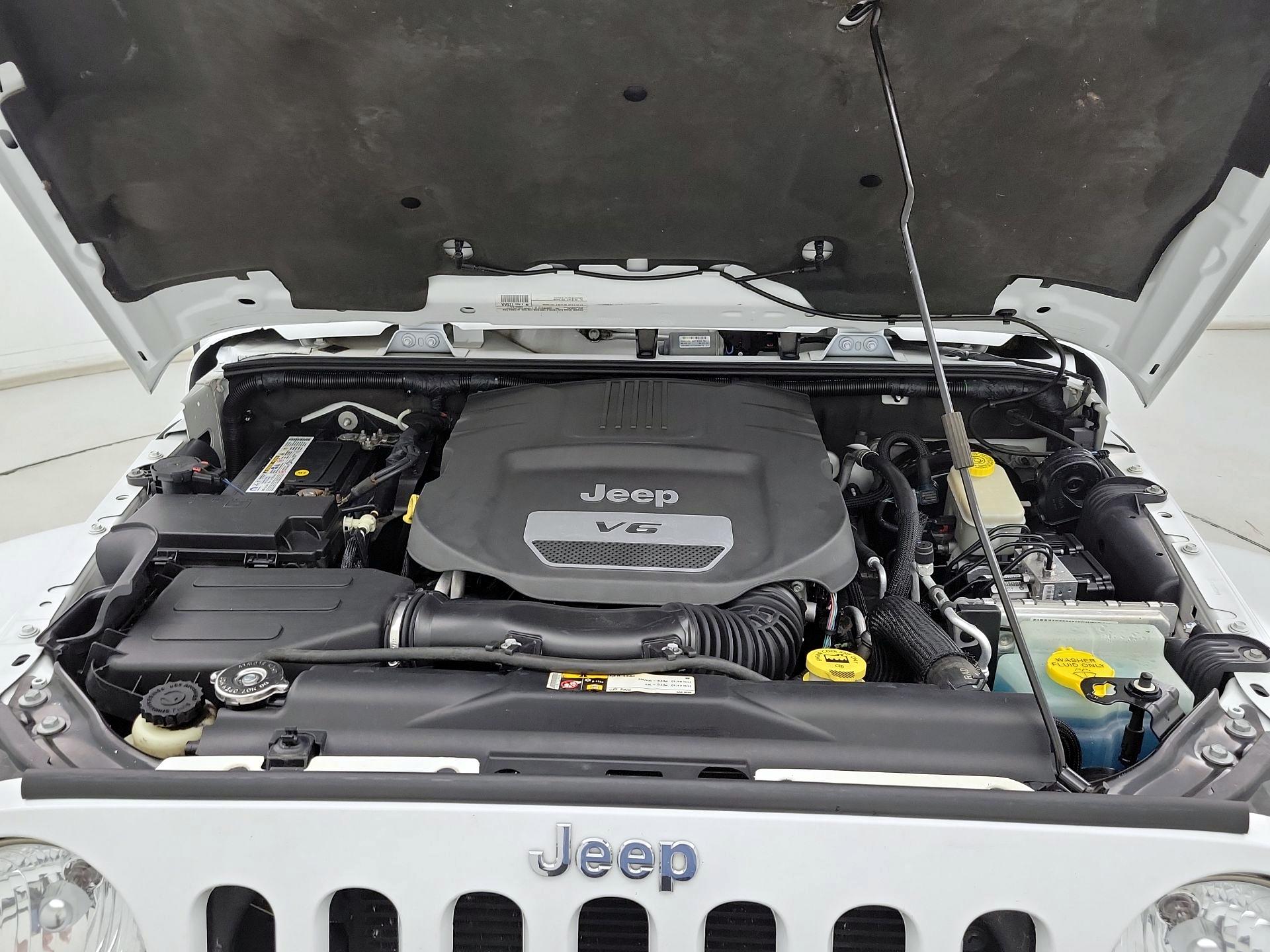 Thumbnail: 2015 Jeep Wrangler - 19